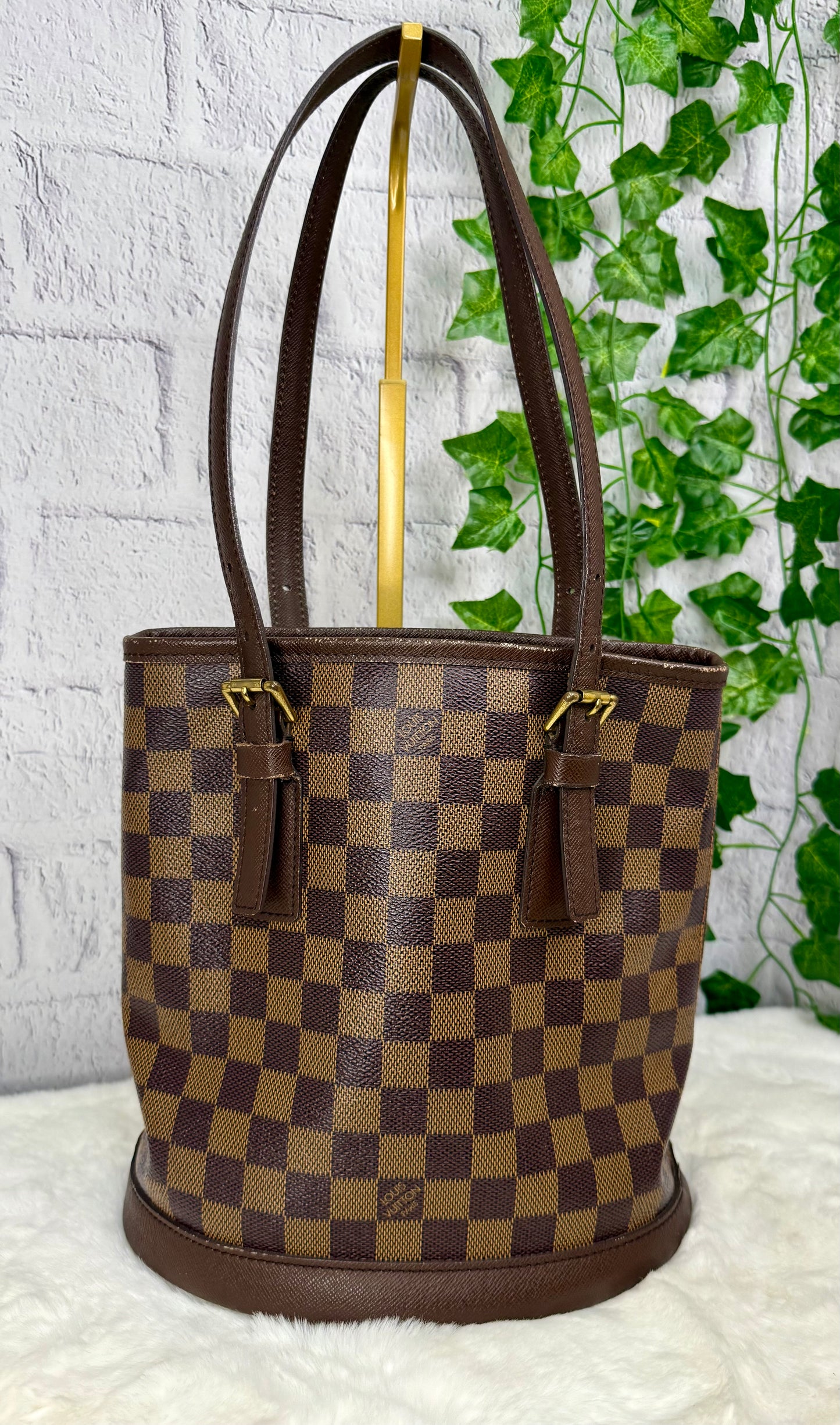 Louis Vuitton Damier Ebene Marais Bucket Bag