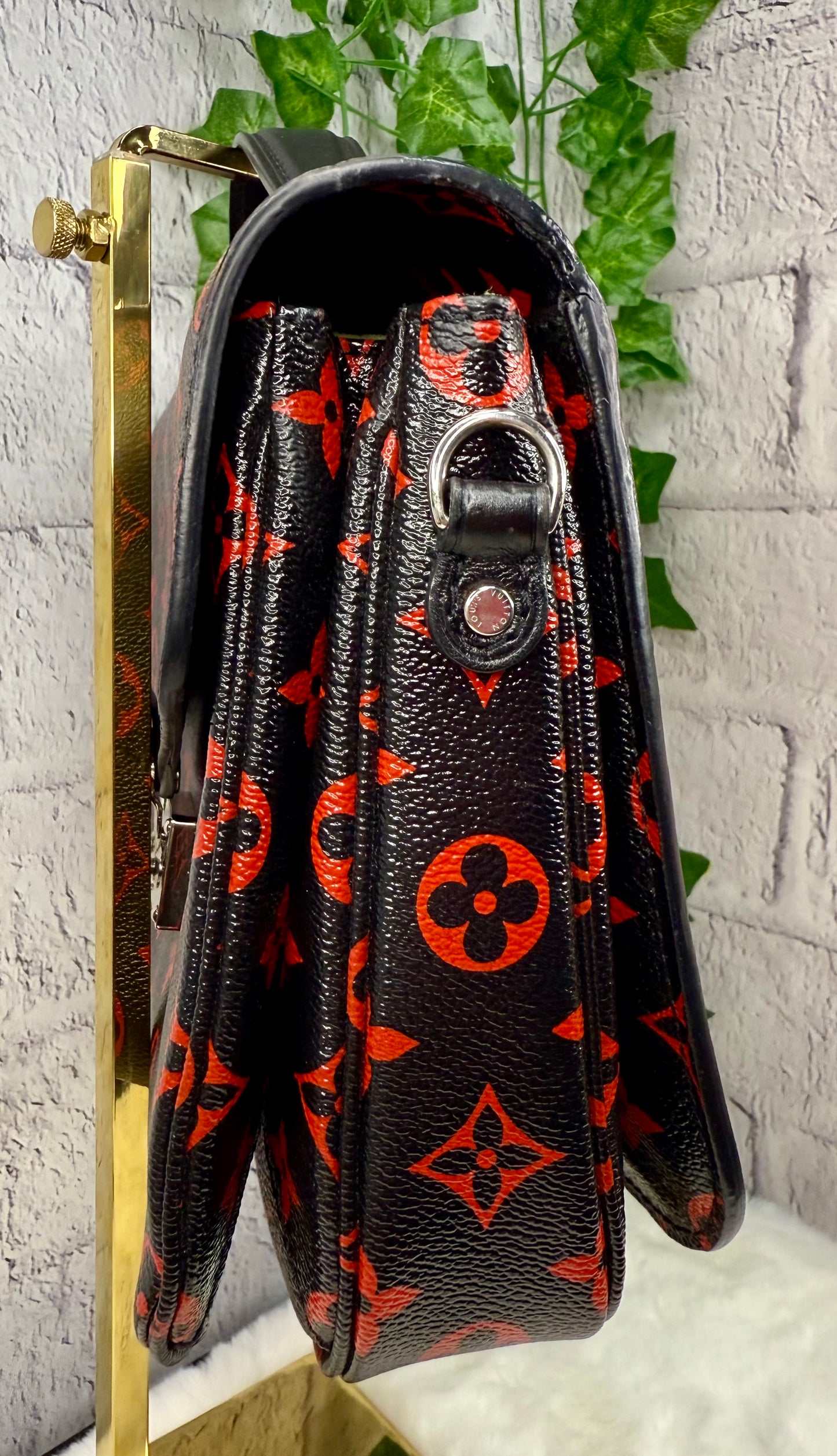 Louis Vuitton Limited Edition Infrarouge Pochette Métis