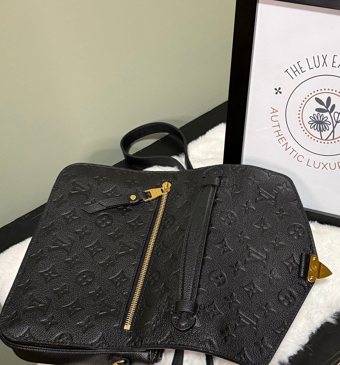 Louis Vuitton Pochette Métis Empreinte Monogram Noir
