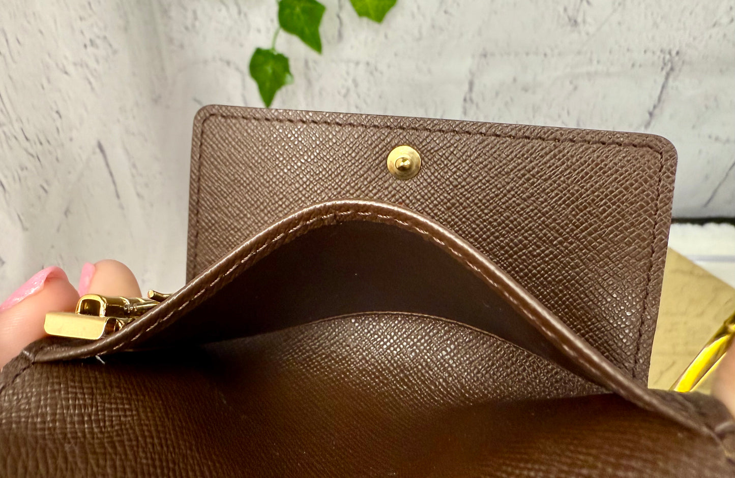 Louis Vuitton 6 Key Holder Damier Ebene
