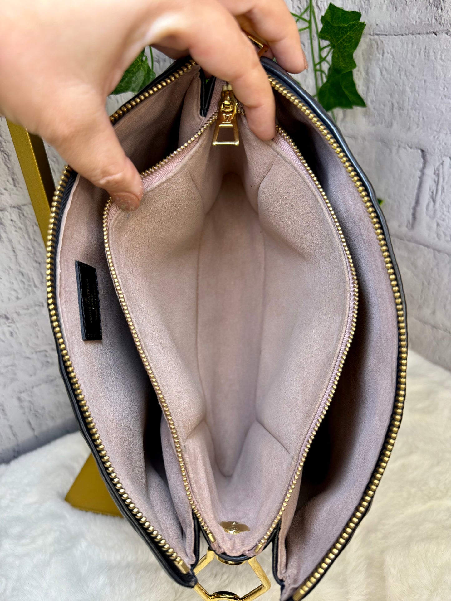 Louis Vuitton Coussin PM (Black)
