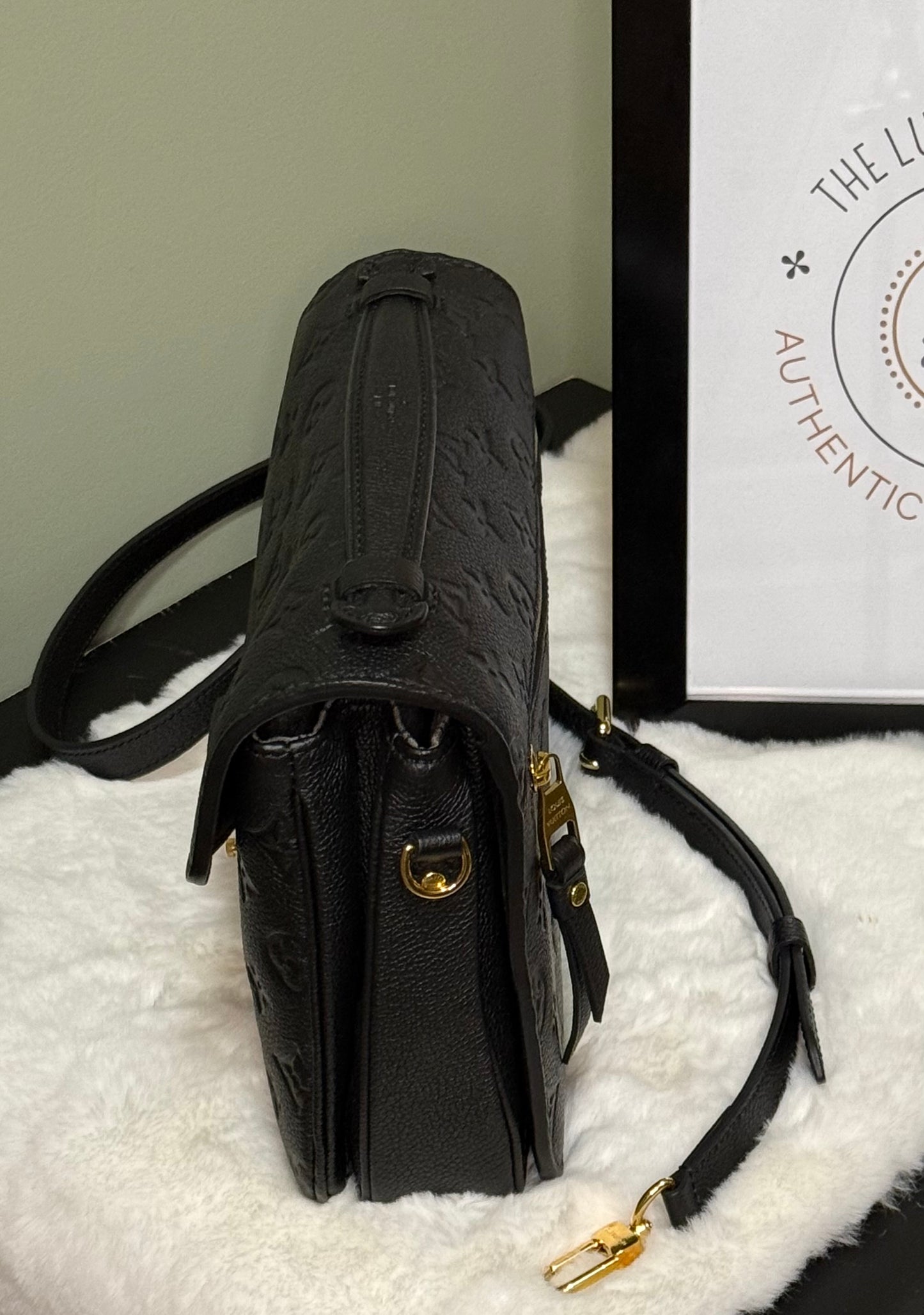 Louis Vuitton Pochette Métis Empreinte Monogram Noir
