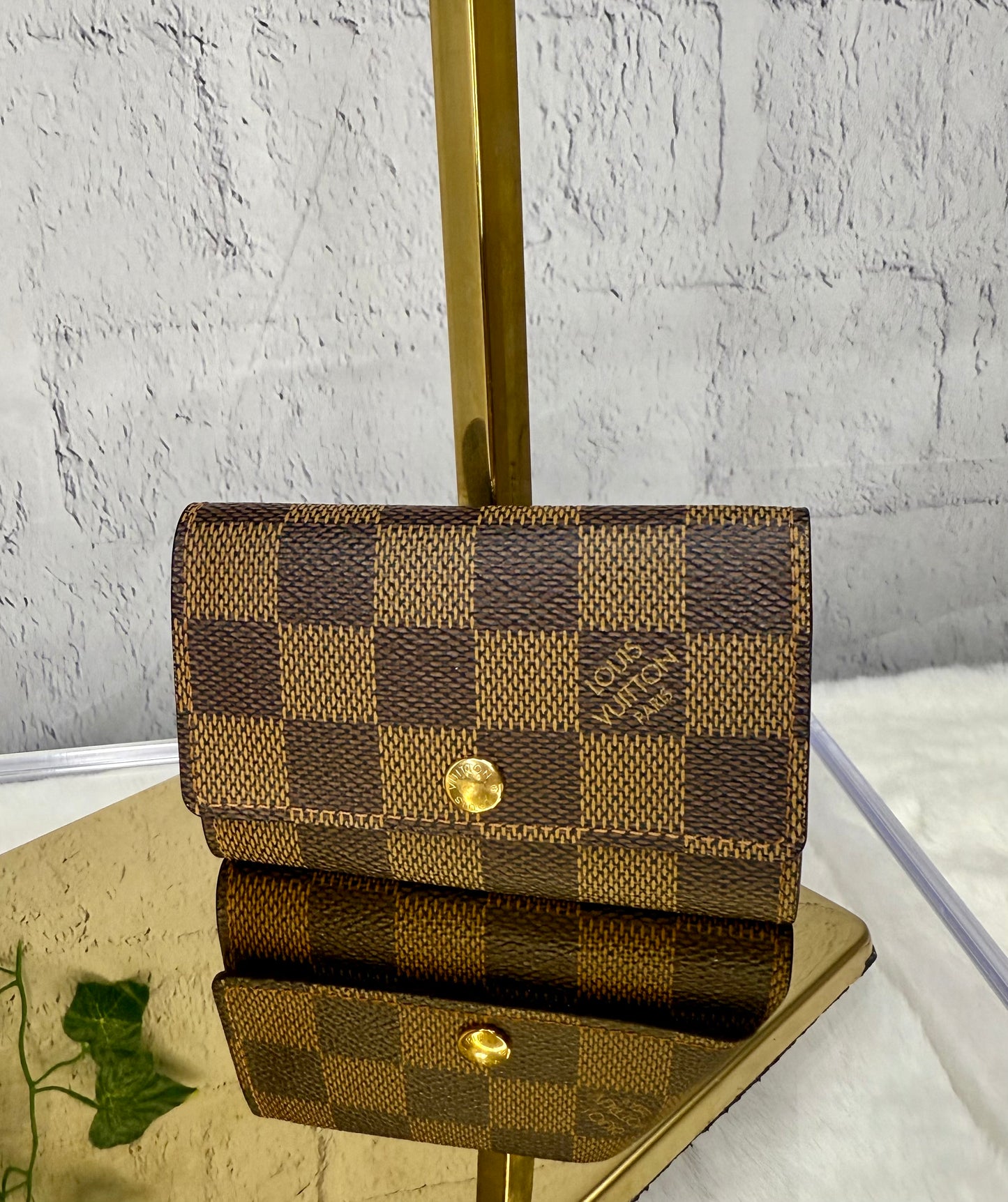 Louis Vuitton 6 Key Holder Damier Ebene