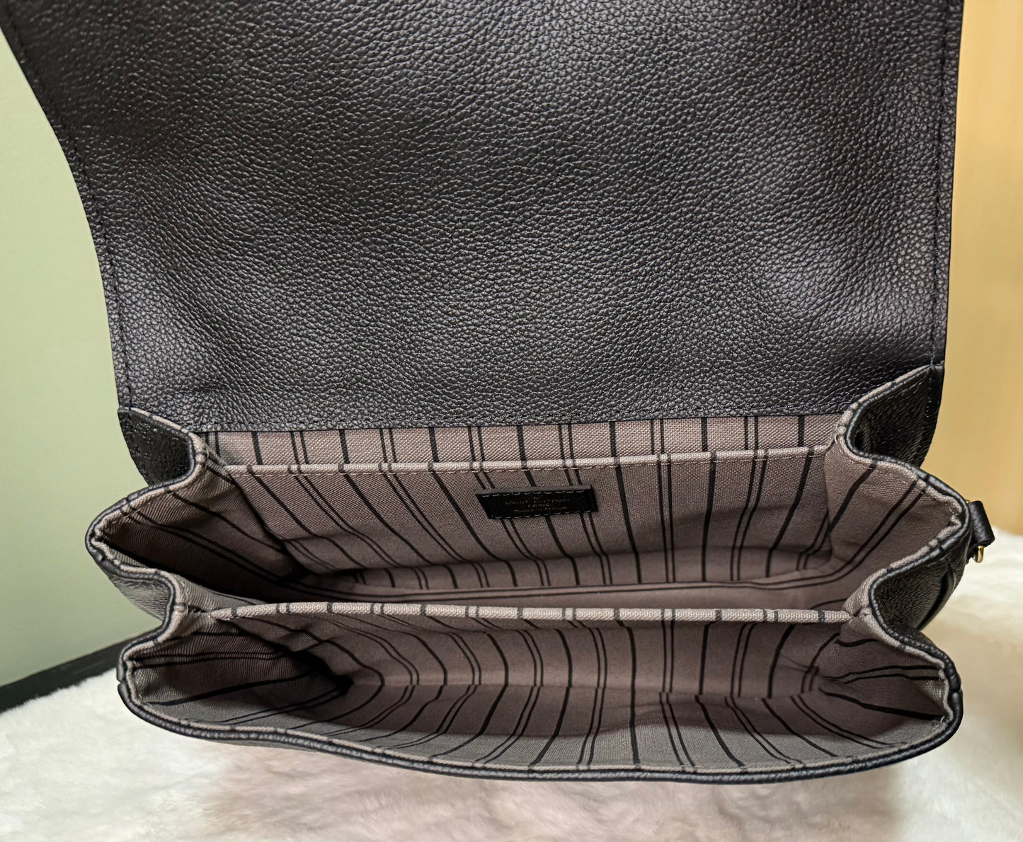 Louis Vuitton Pochette Métis Empreinte Monogram Noir