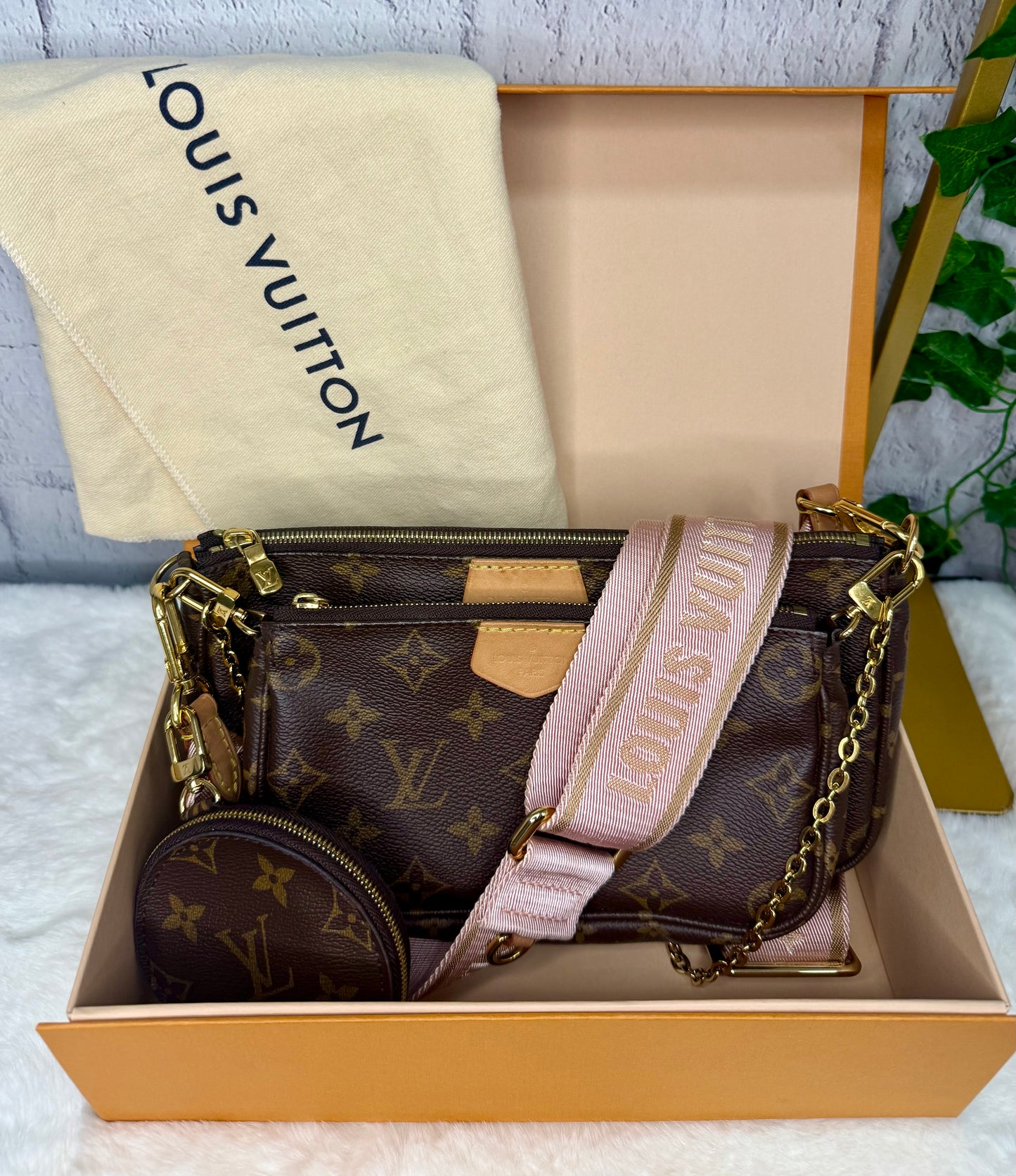Louis Vuitton Monogram Multi Pochette (Pink)