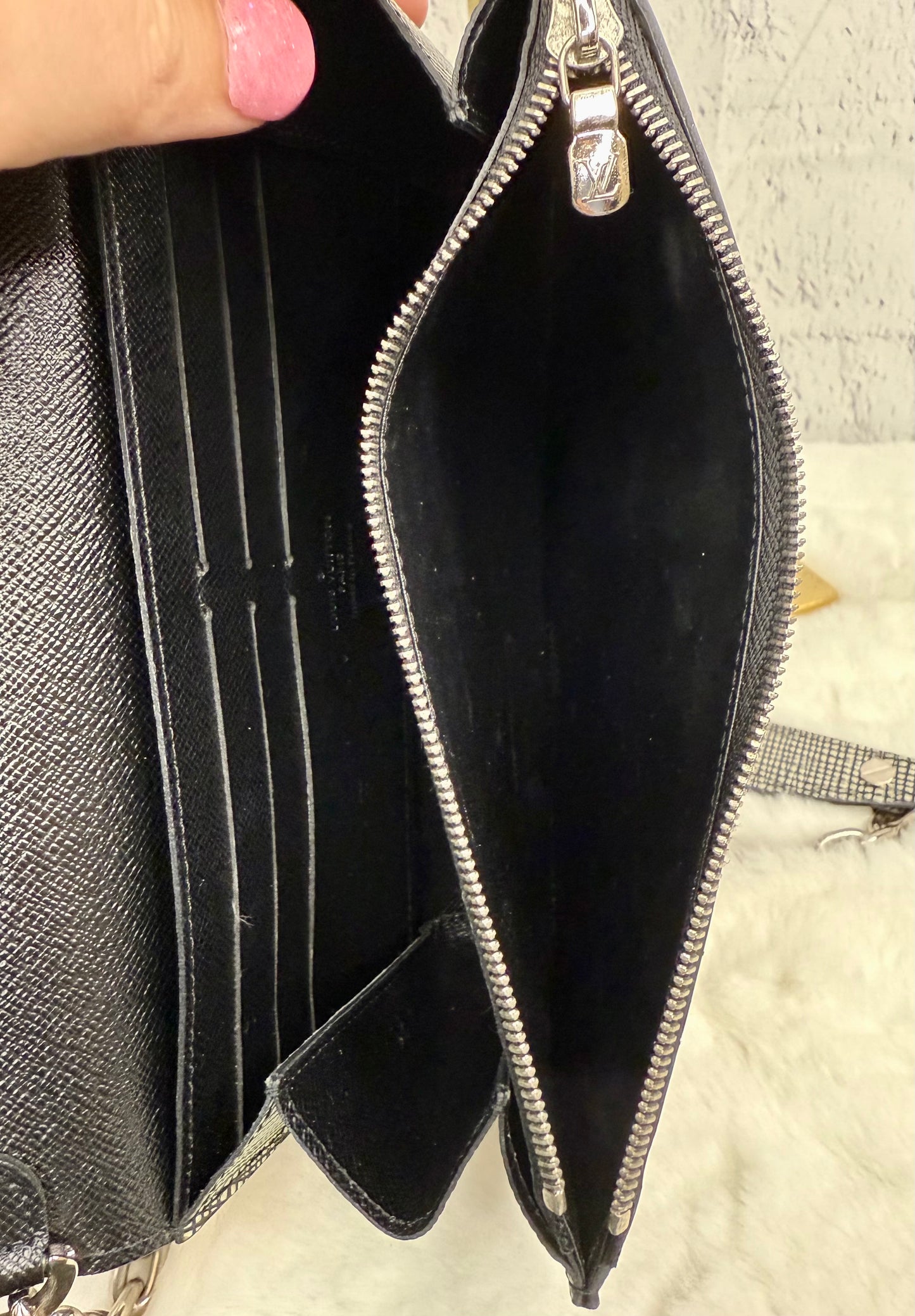 Louis Vuitton Metallic Silver and Black Epi Leather Twist Lock WOC