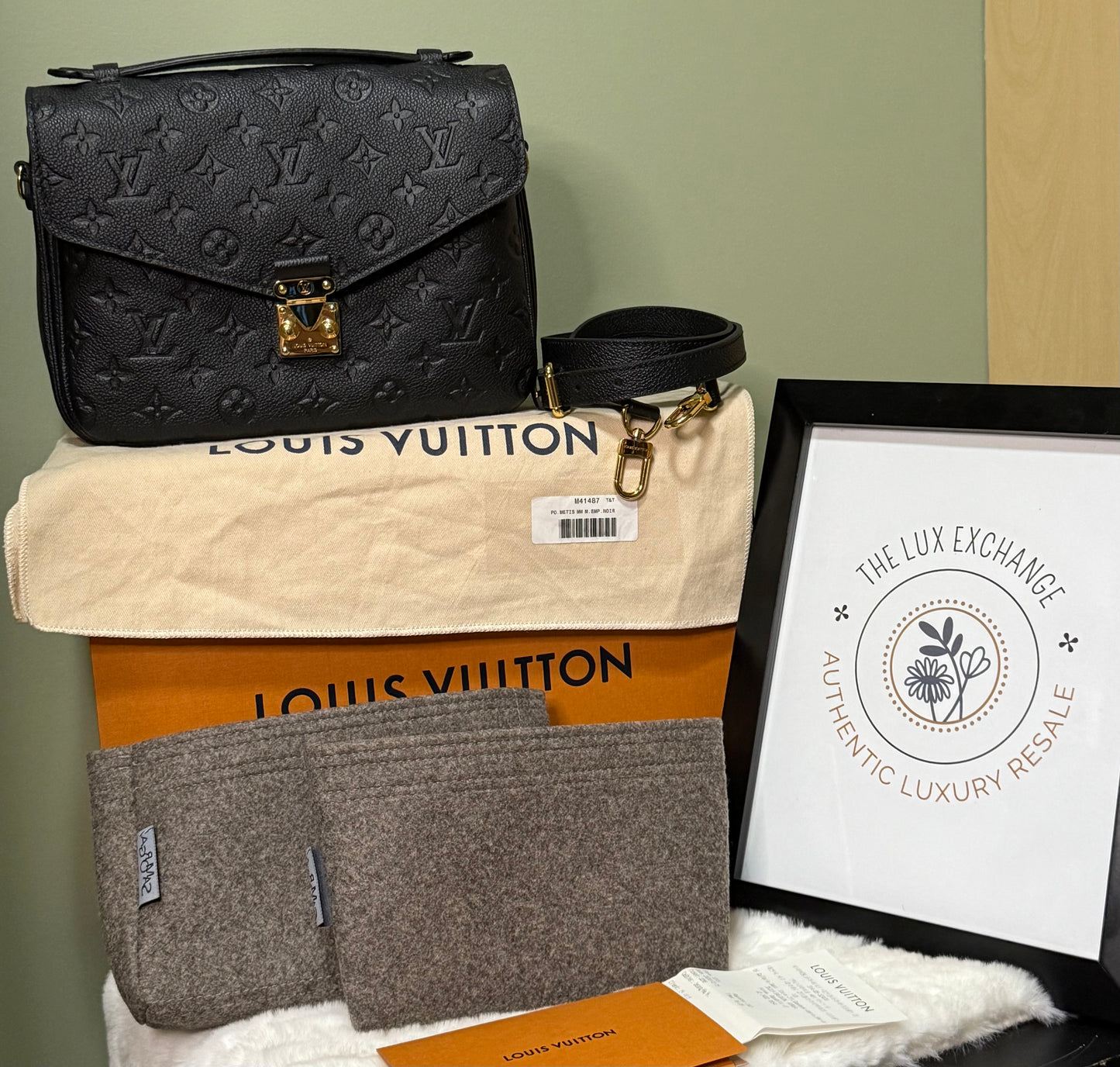 Louis Vuitton Pochette Métis Empreinte Monogram Noir