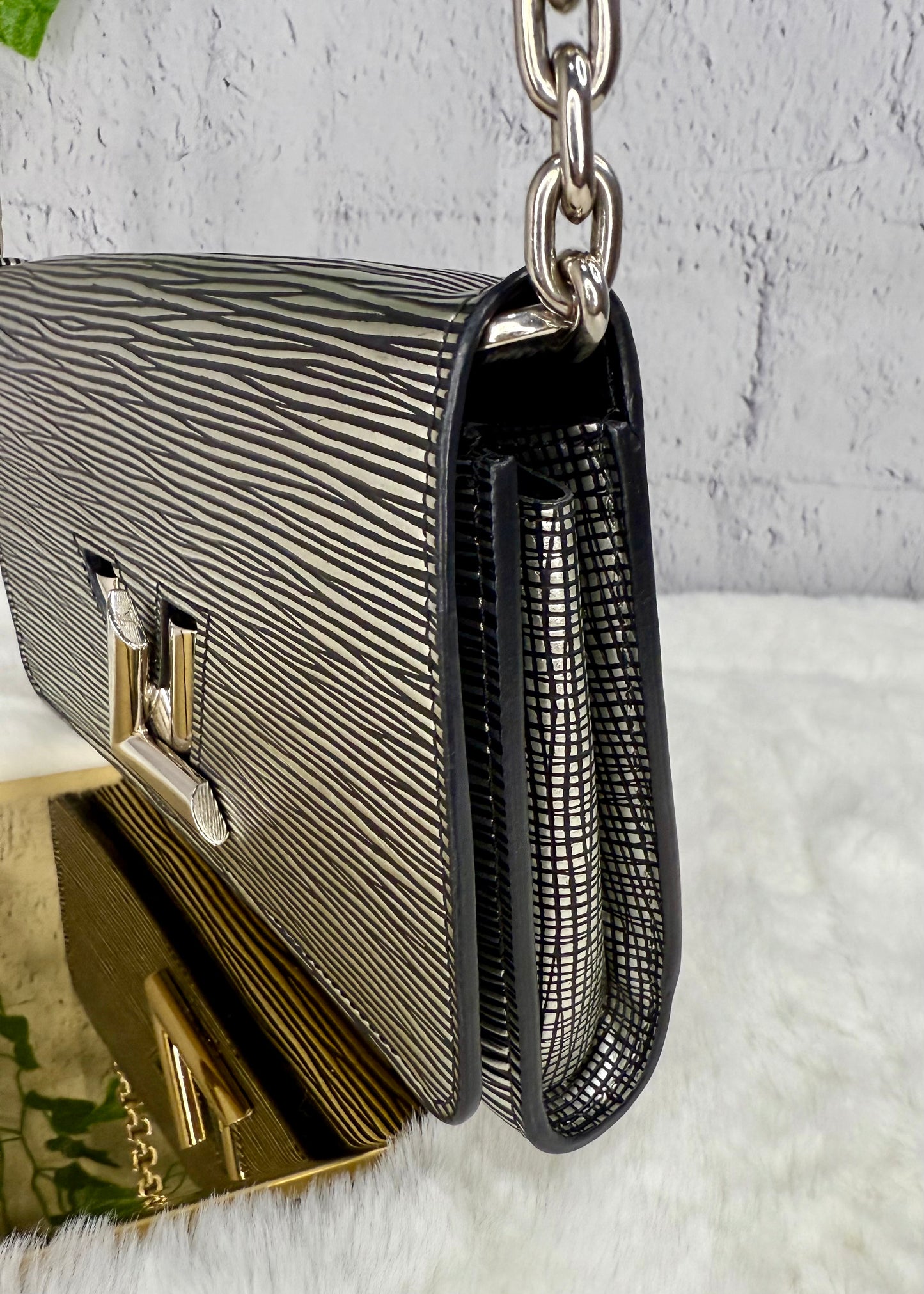 Louis Vuitton Metallic Silver and Black Epi Leather Twist Lock WOC