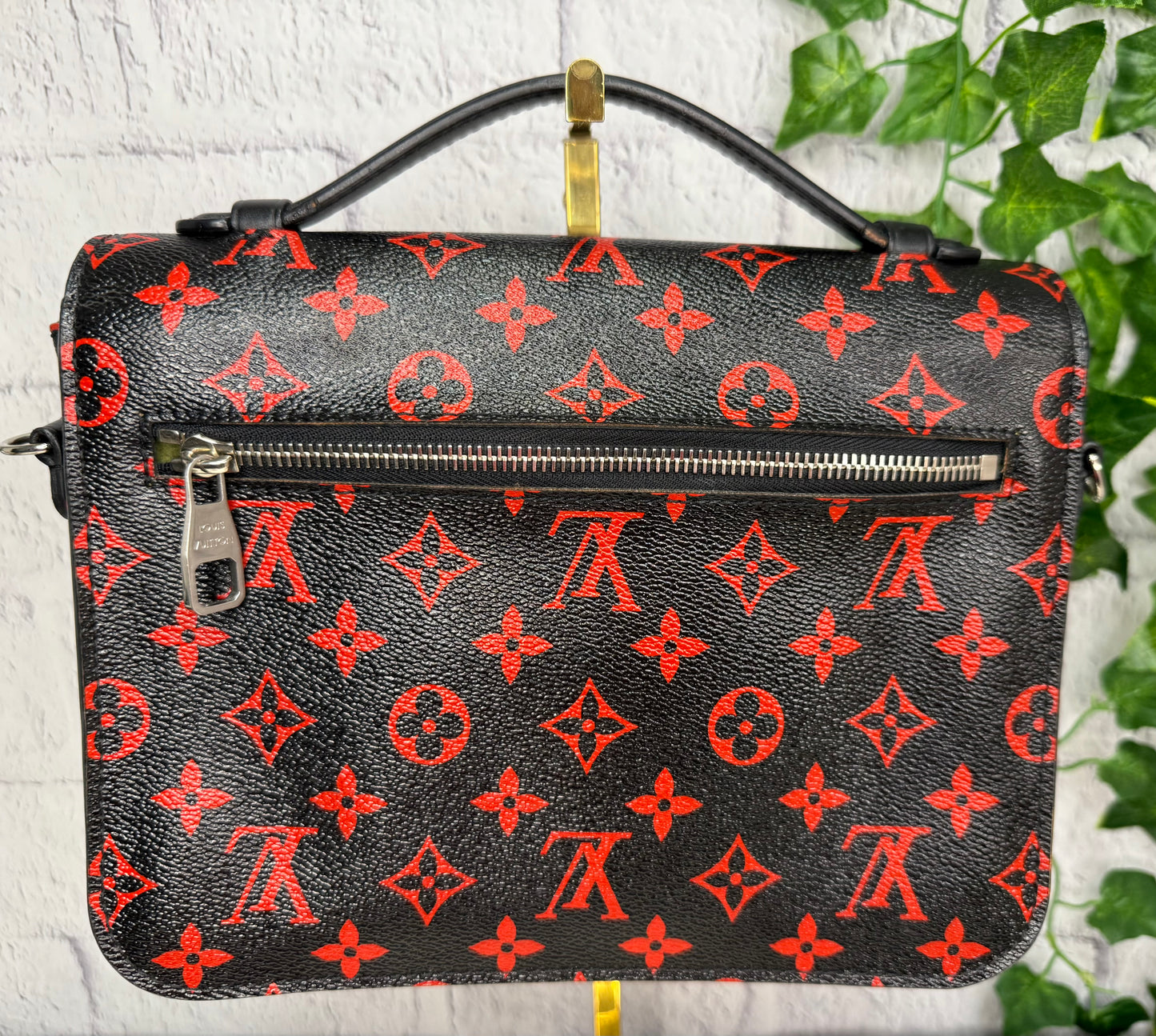 Louis Vuitton Limited Edition Infrarouge Pochette Métis