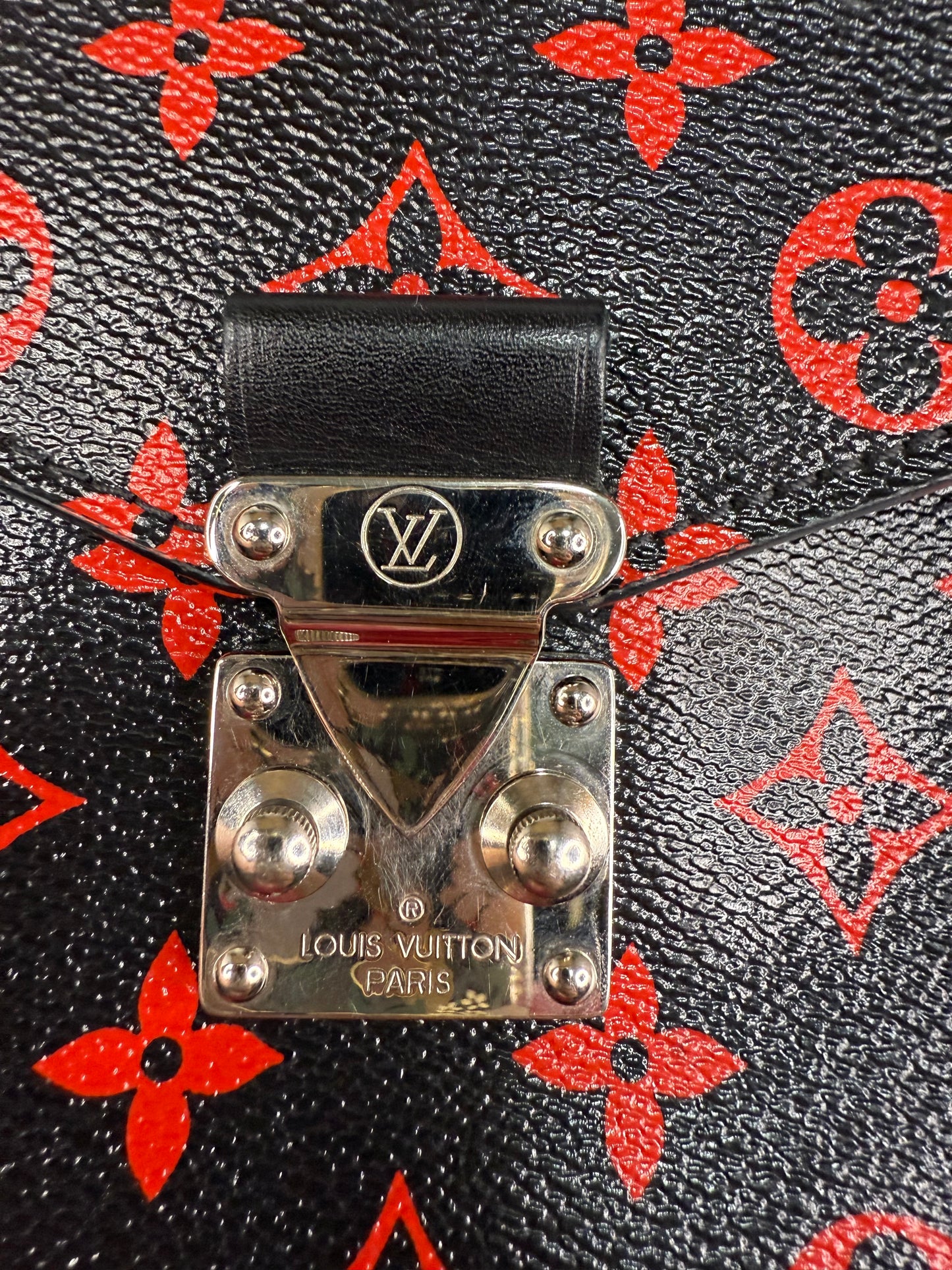 Louis Vuitton Limited Edition Infrarouge Pochette Métis