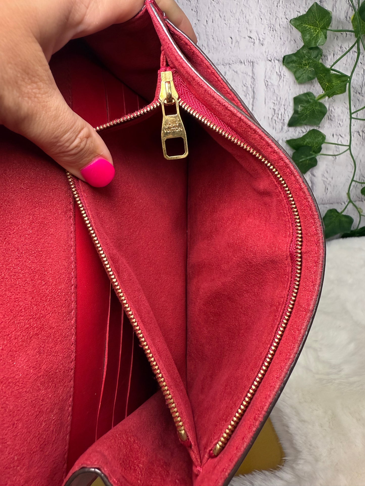 Louis Vuitton Calfskin Chain Louise MM - Raspberry