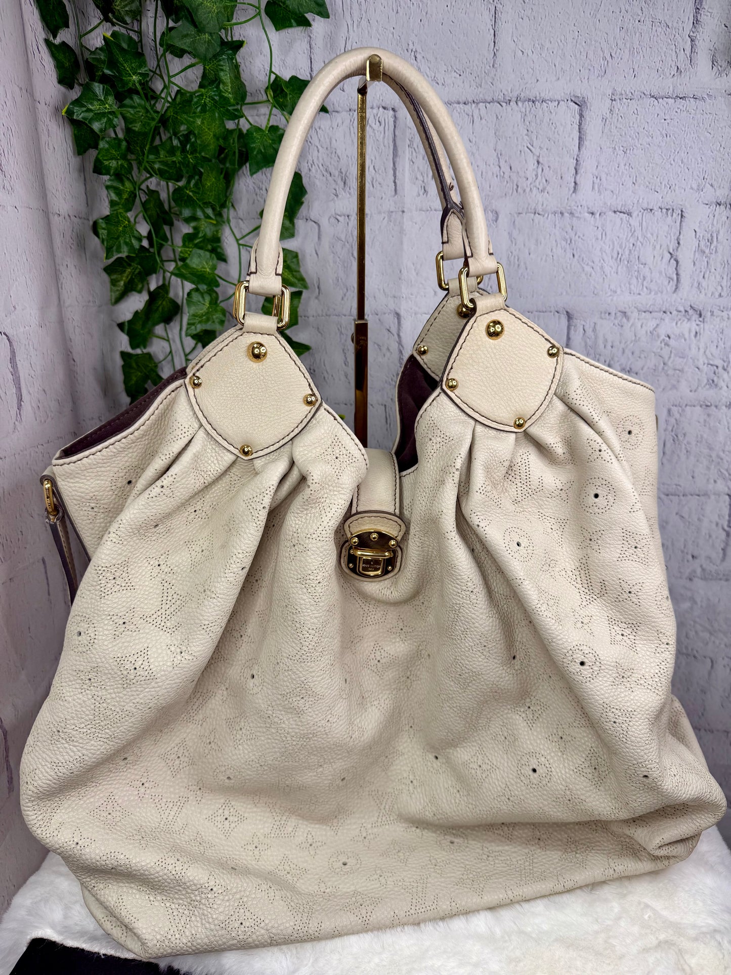 Louis Vuitton Mahina Leather XL Hobo Bag