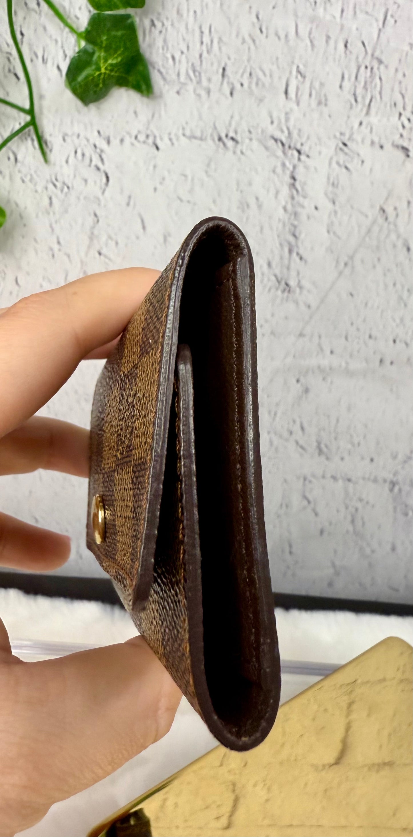 Louis Vuitton 6 Key Holder Damier Ebene