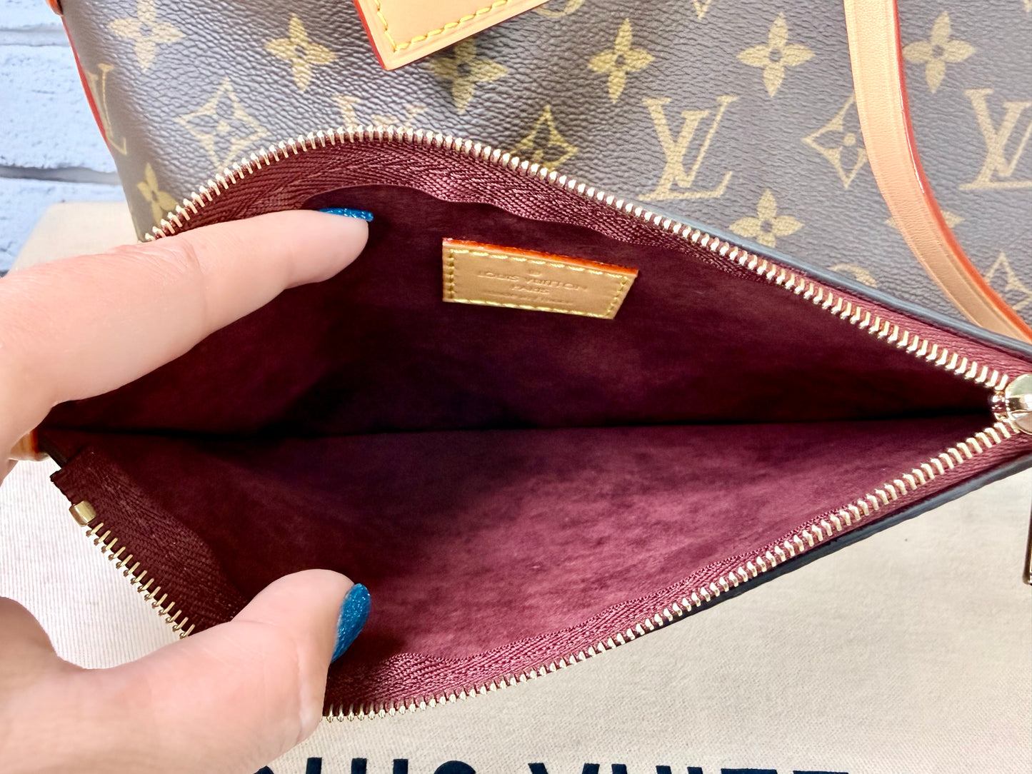 Louis Vuitton Carryall PM (Monogram) - Like New