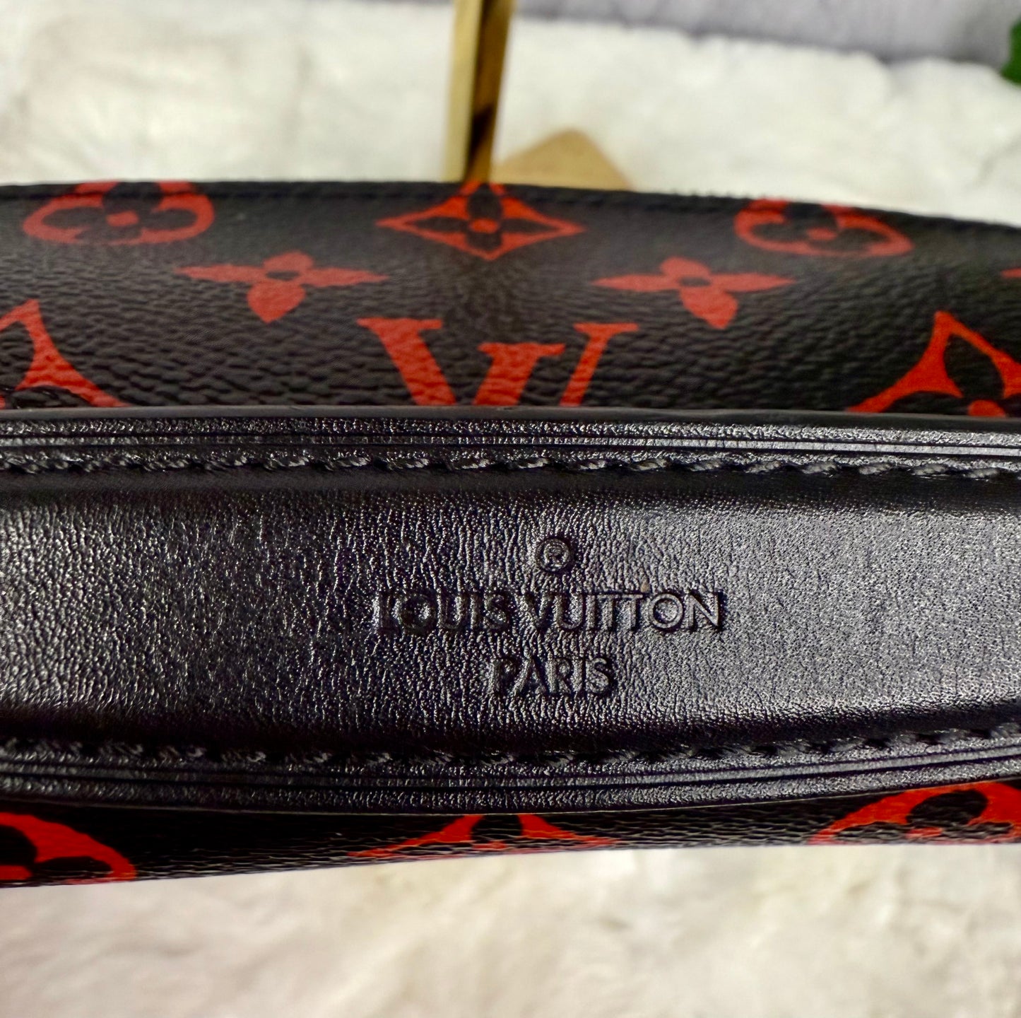 Louis Vuitton Limited Edition Infrarouge Pochette Métis