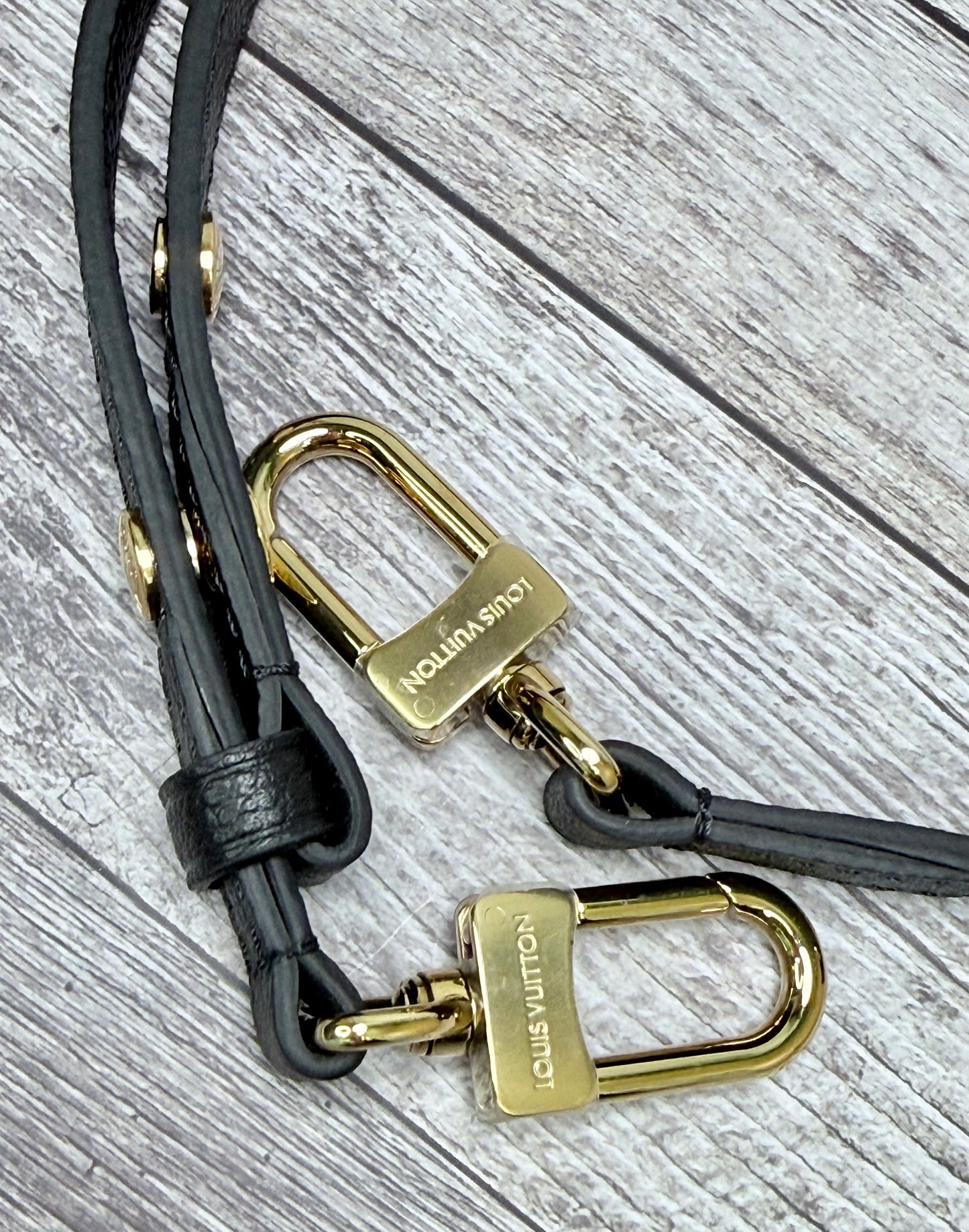 Louis Vuitton Empreinte Leather Neo Noe MM (Black) - Pristine