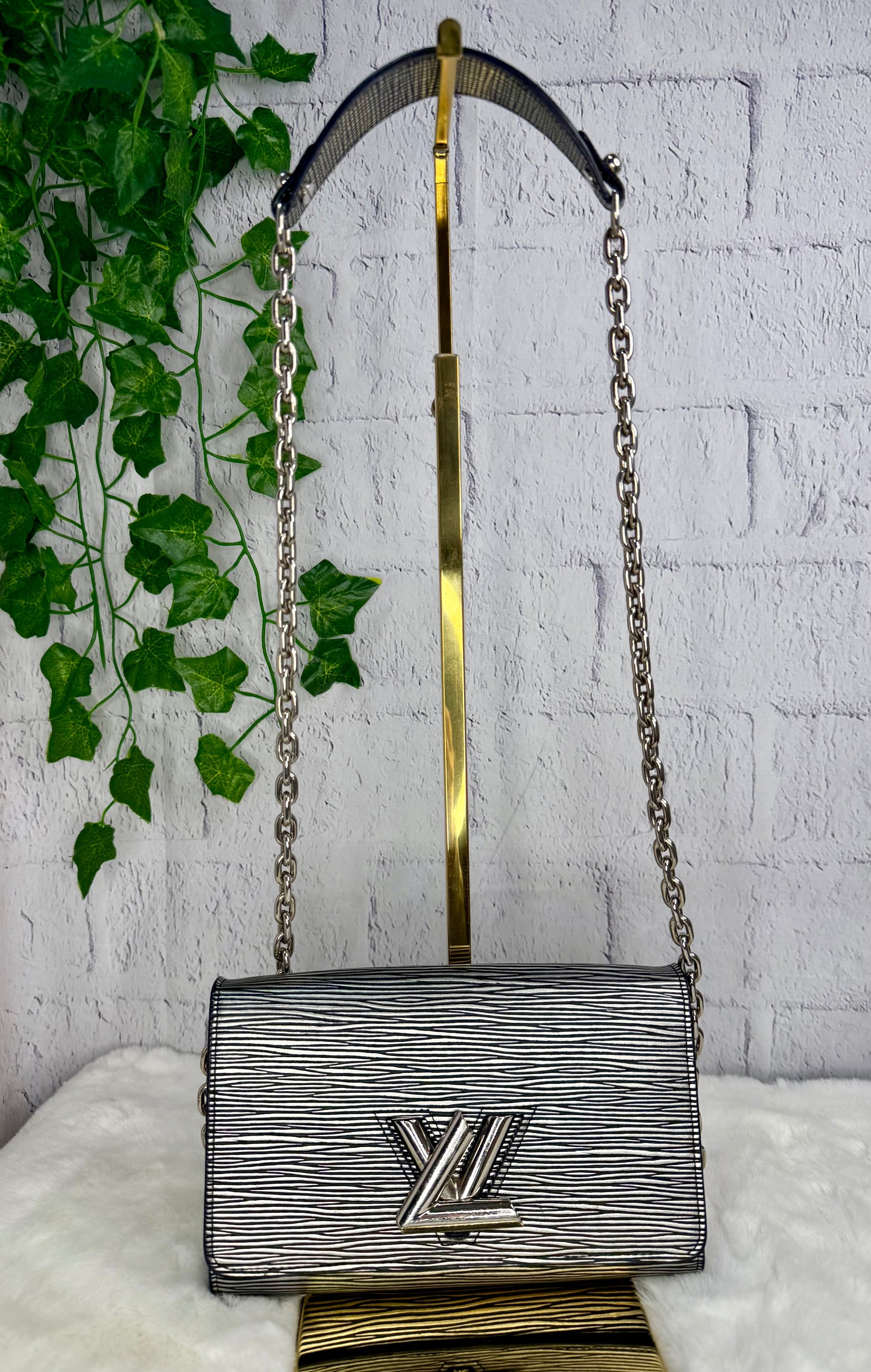 Louis Vuitton Metallic Silver and Black Epi Leather Twist Lock WOC
