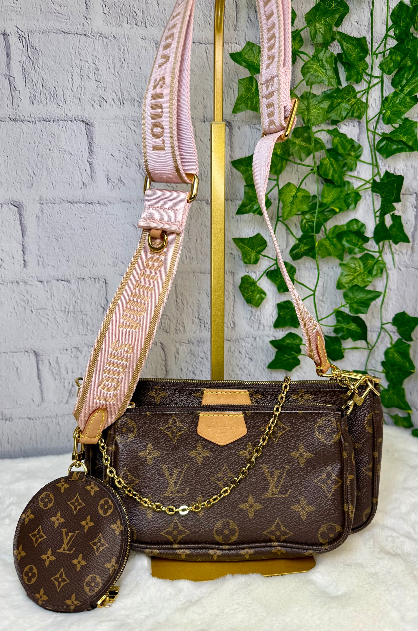 Louis Vuitton Monogram Multi Pochette (Pink)