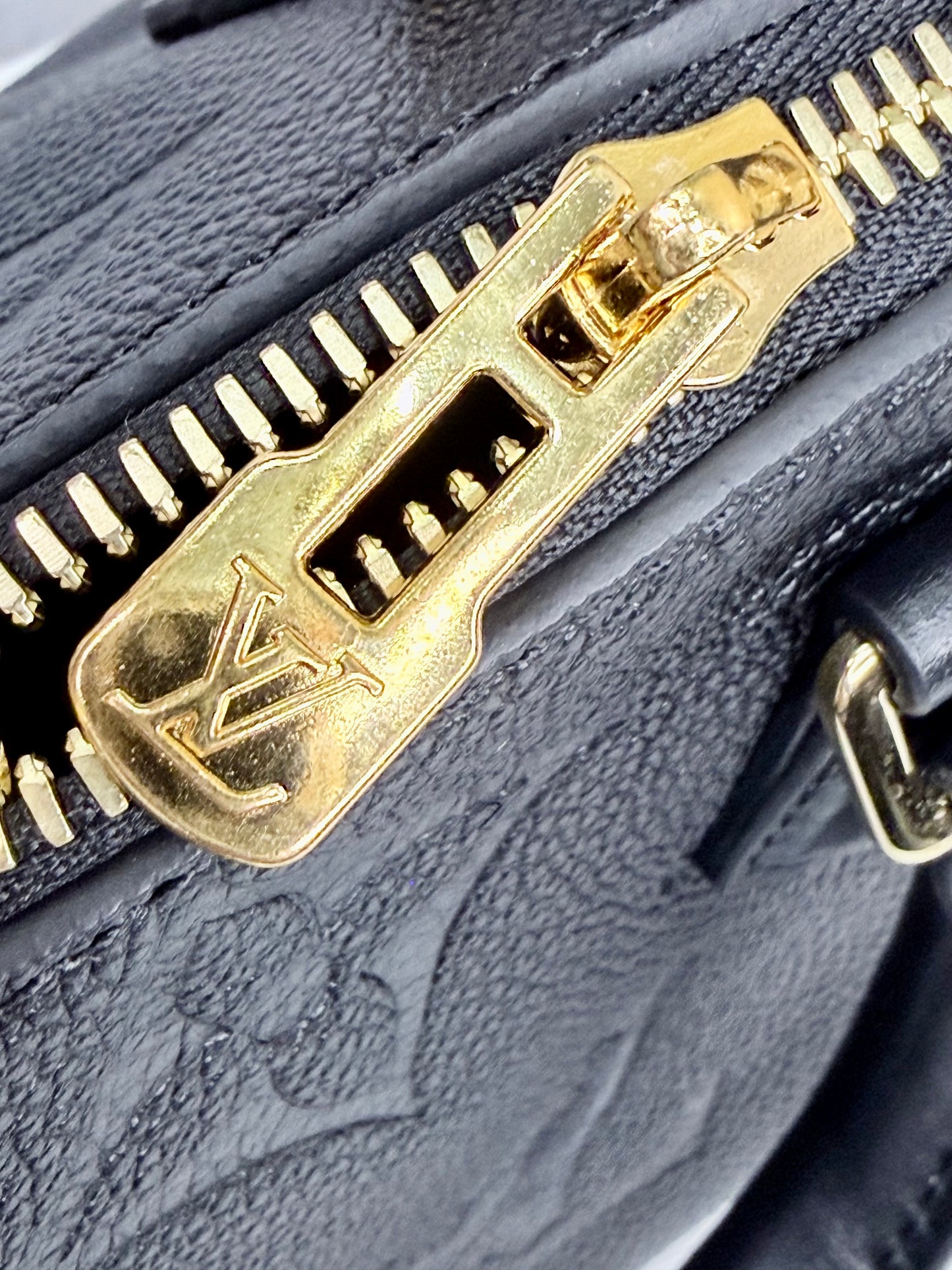 Louis Vuitton Empreinte Speedy 20 Bandouliere - Like New