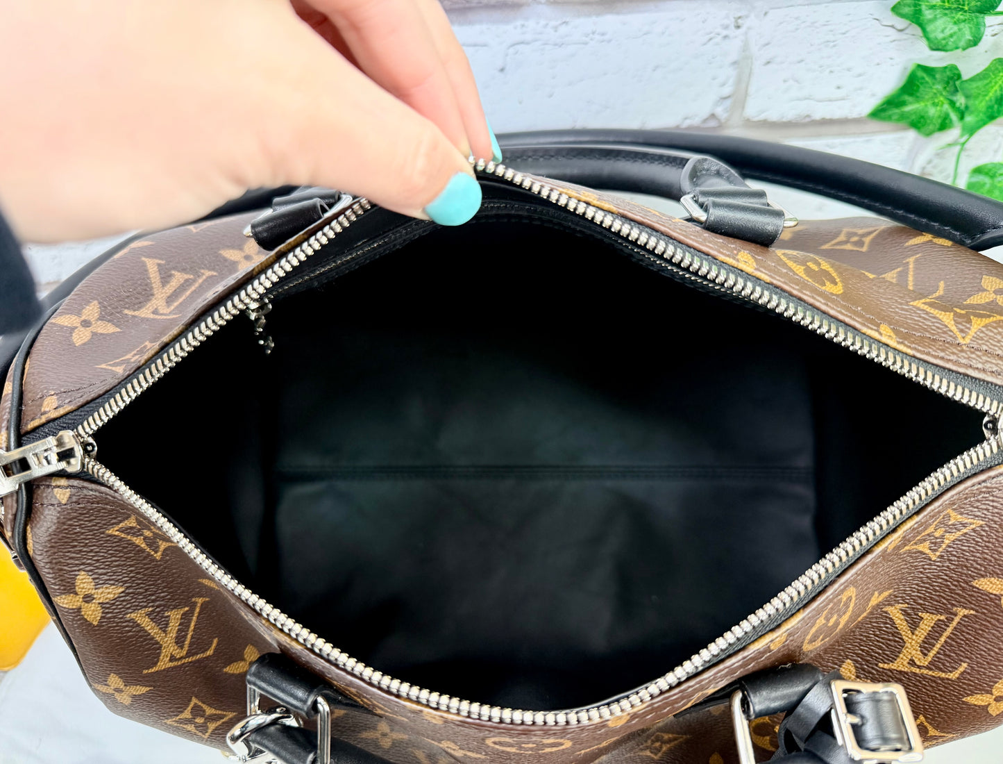 Pre-Owned Louis Vuitton Soft Speedy Dark 30