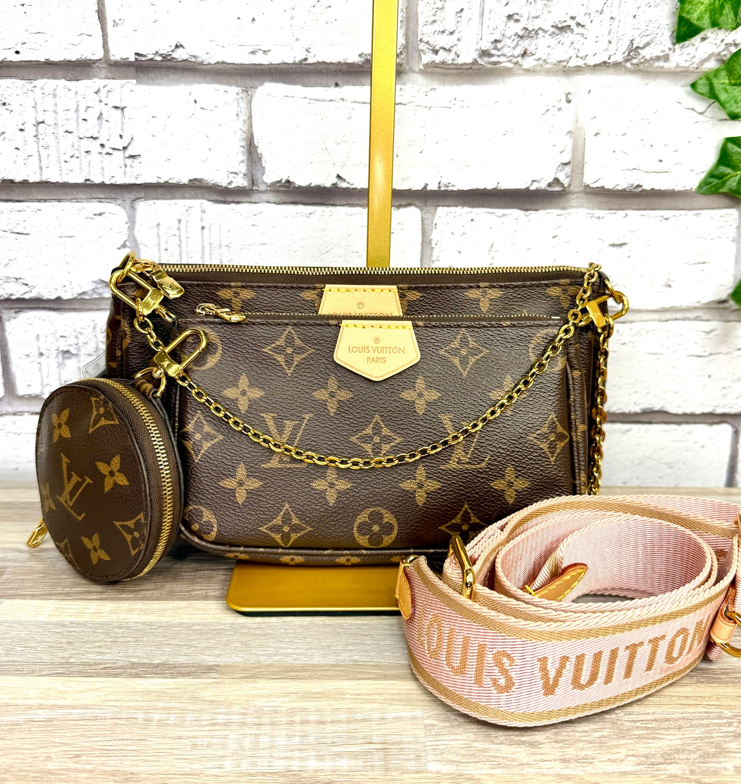Pre-Owned Louis Vuitton Multi Pochette Accessoires (Pink)