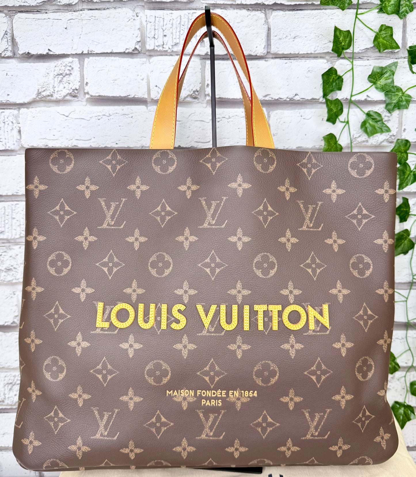 Louis Vuitton Shopper Tote MM (Monogram) - Like New