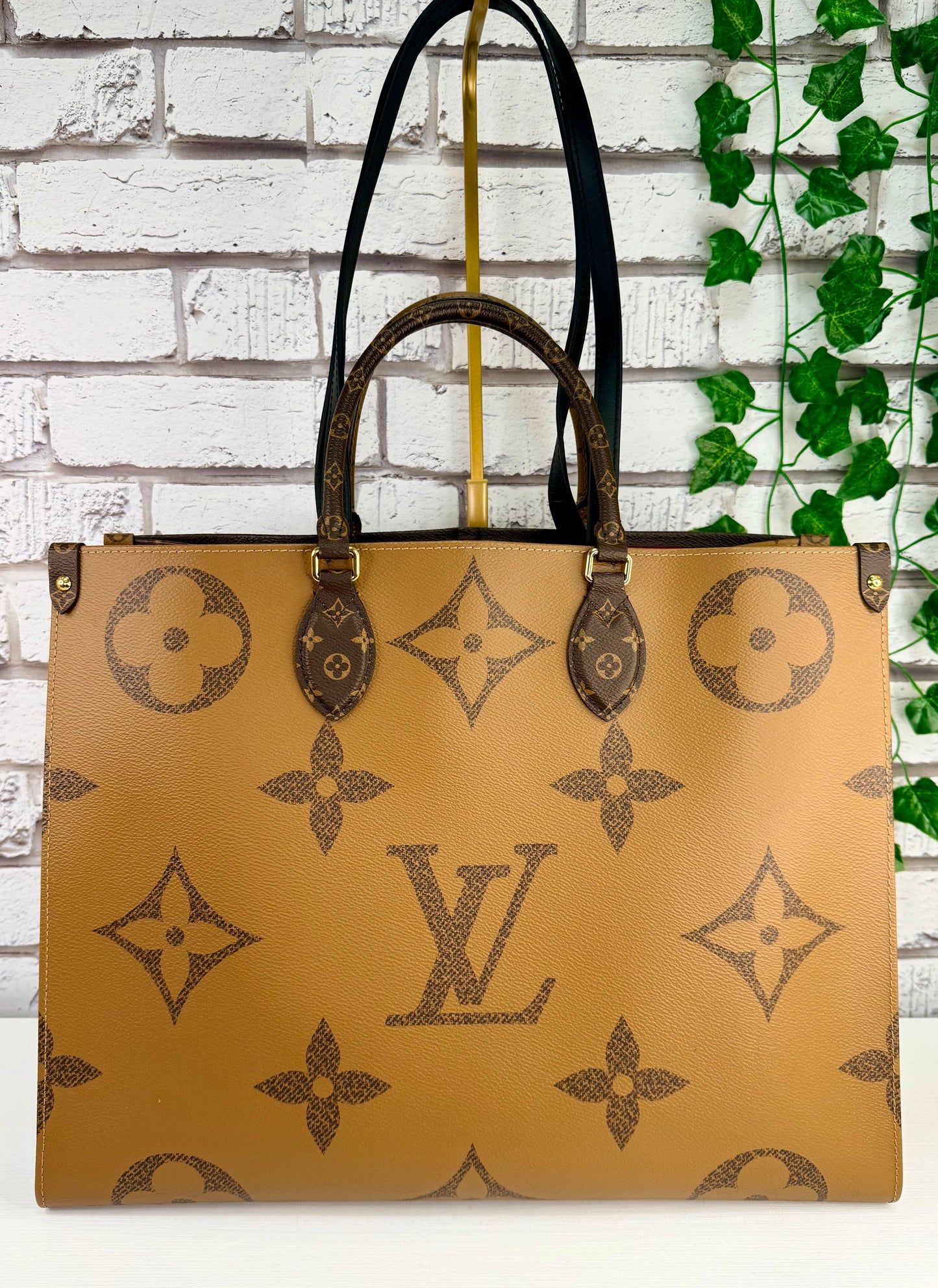 Louis Vuitton On The Go GM (Monogram Reverse)