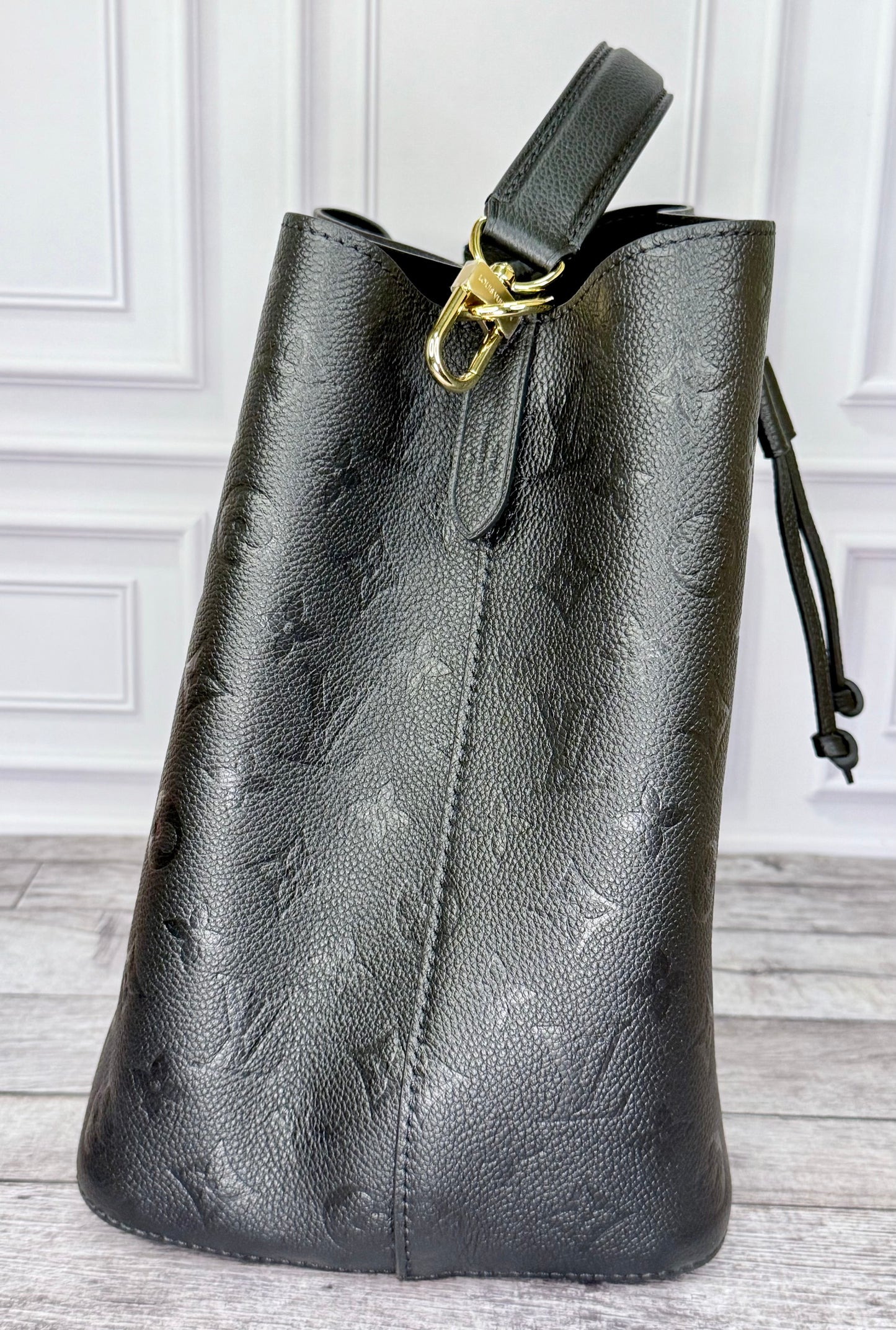 Louis Vuitton Empreinte Leather Neo Noe MM (Black) - Pristine