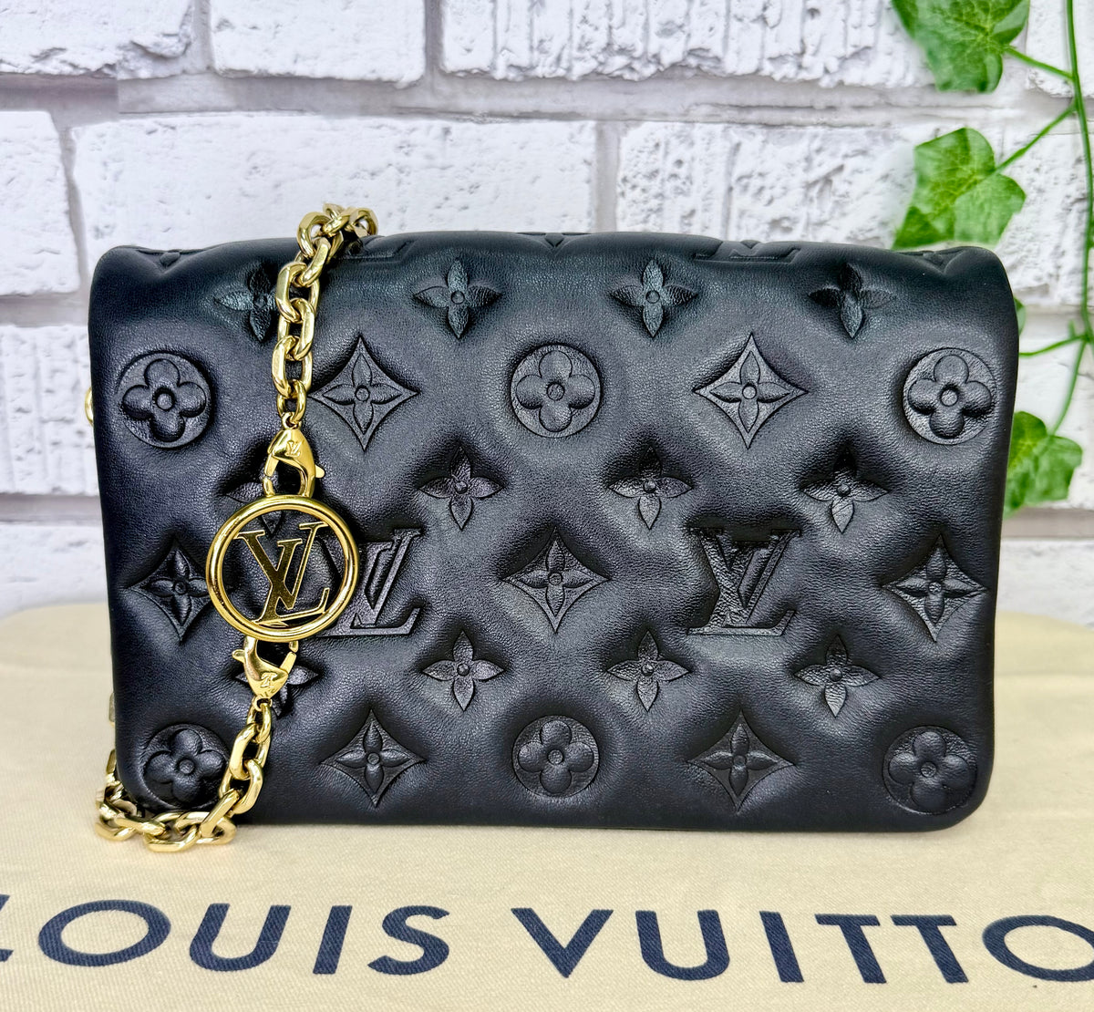 Louis Vuitton Coussin Pochette (Black) - Excellent