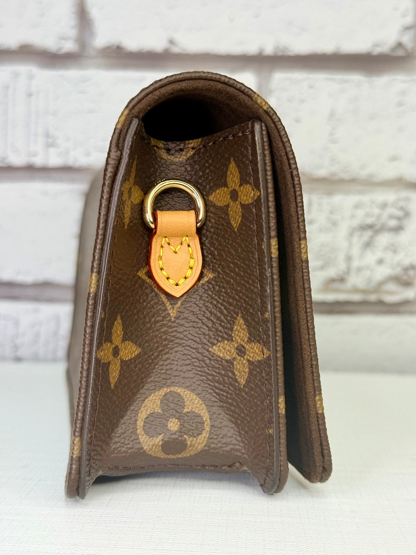 Louis Vuitton Lily Wallet On Chain - Excellent/Like New
