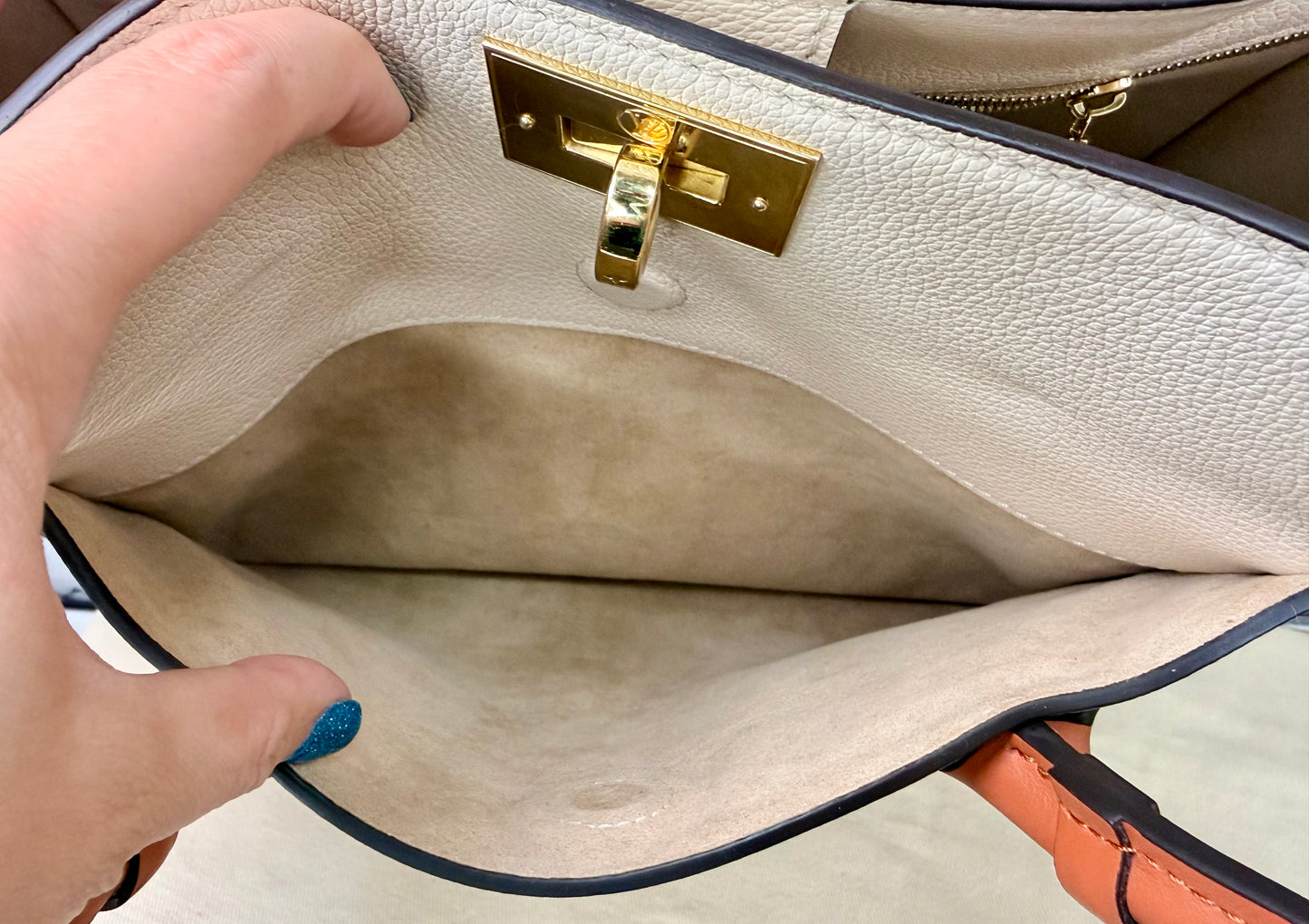 Louis Vuitton On My Side MM (Galet) - Excellent
