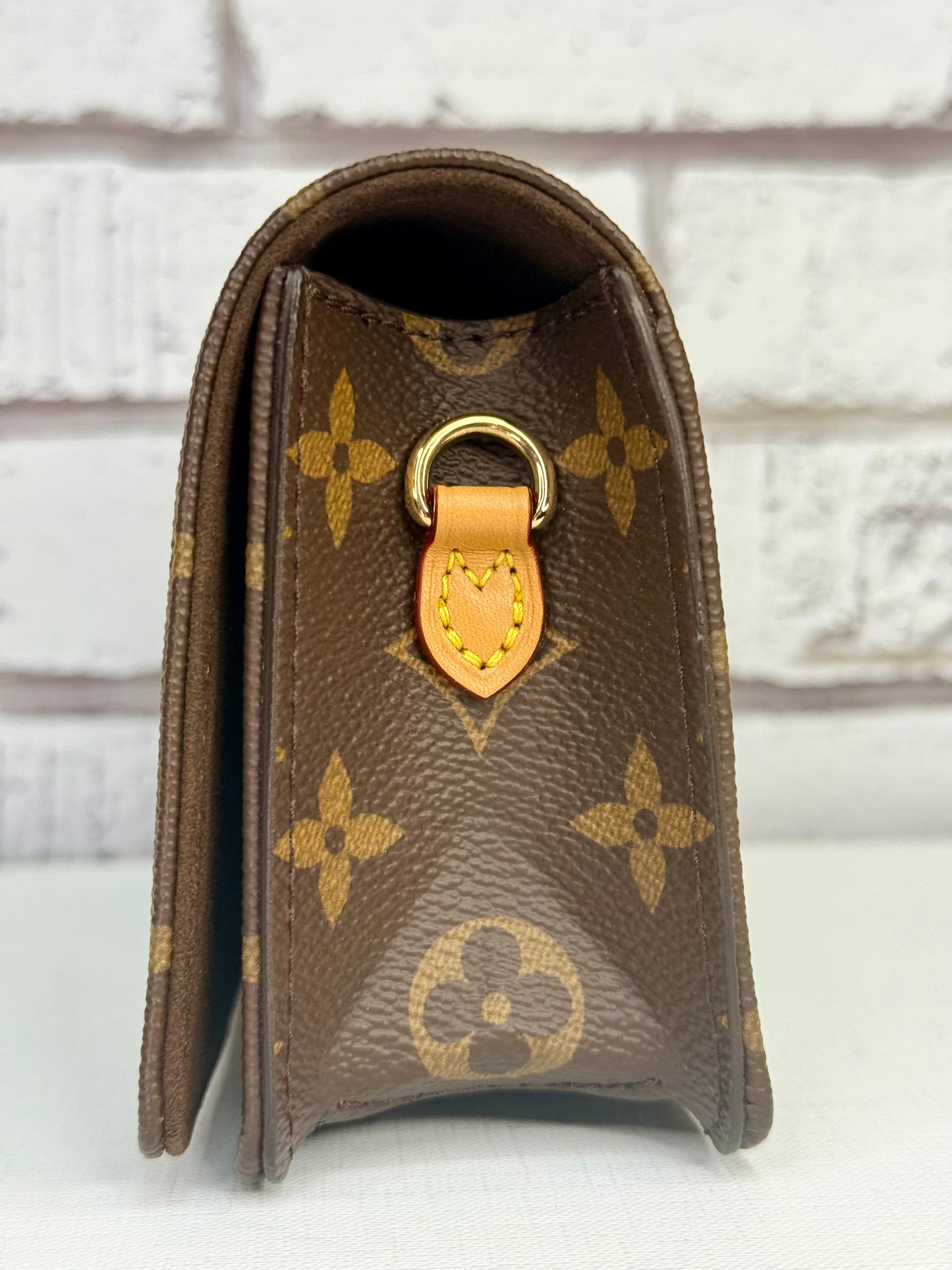 Louis Vuitton Lily Wallet On Chain - Excellent/Like New