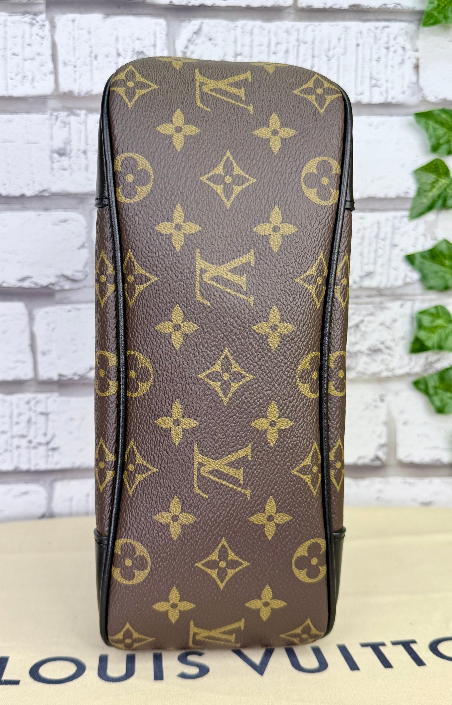 Louis Vuitton Boulogne (Monogram/Black) - Like New
