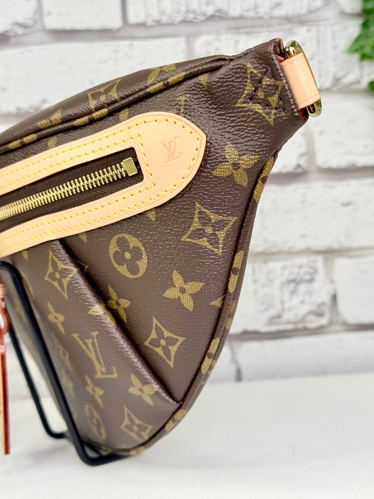 Louis Vuitton High Rise Bumbag (Monogram) - Super Excellent