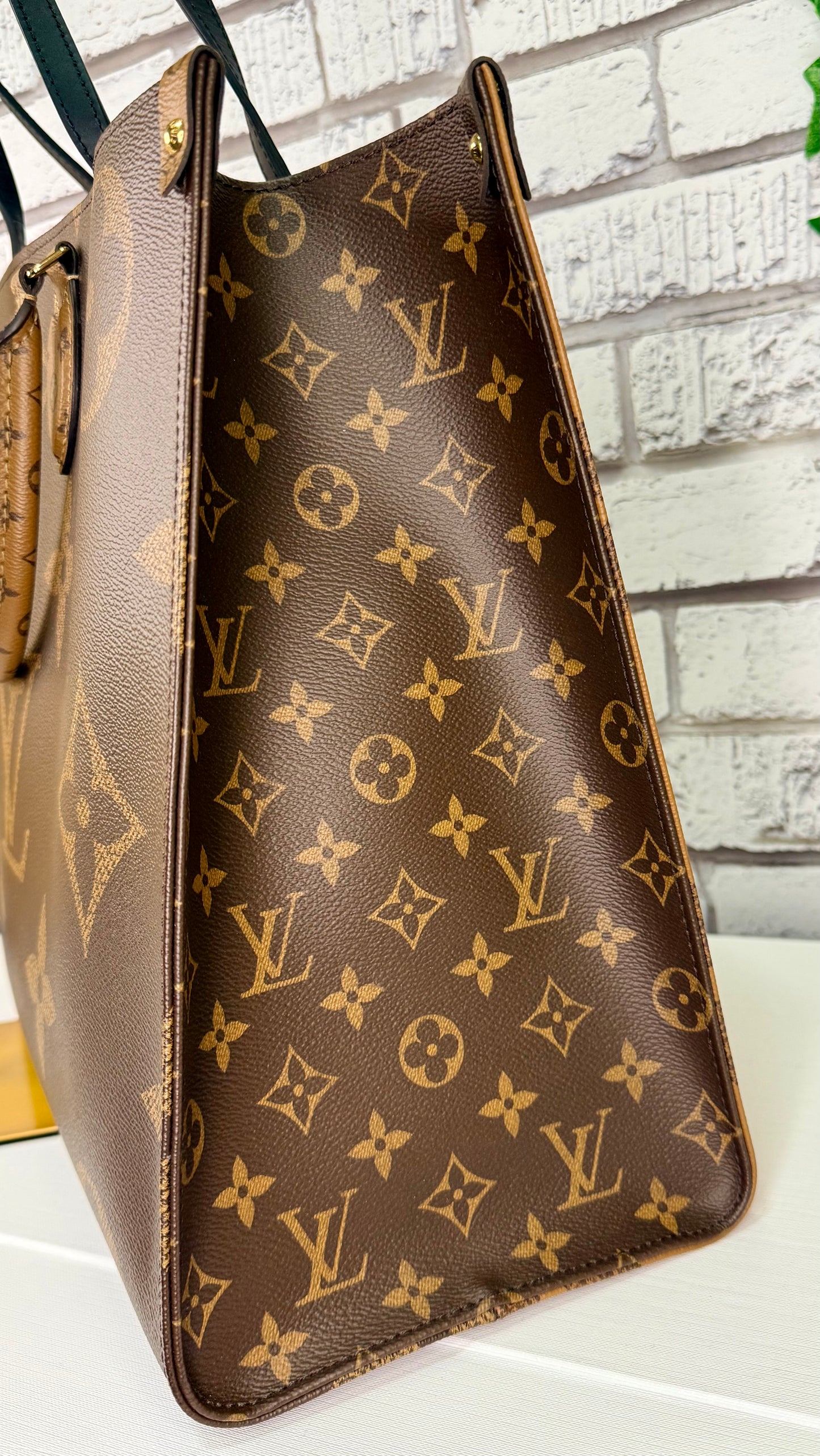 Louis Vuitton On The Go GM (Monogram Reverse)