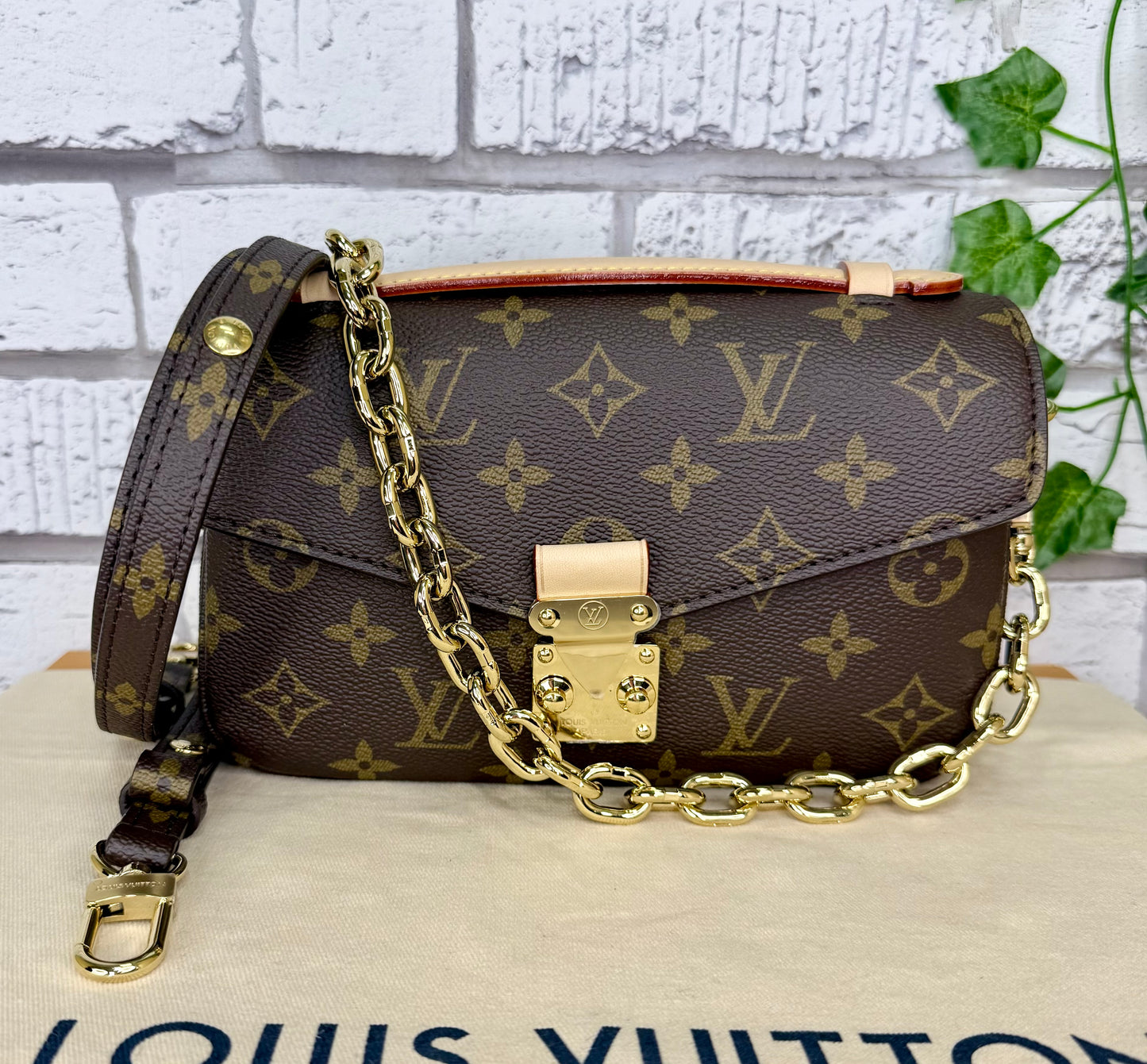 Louis Vuitton Metis East West (Monogram) - Pristine