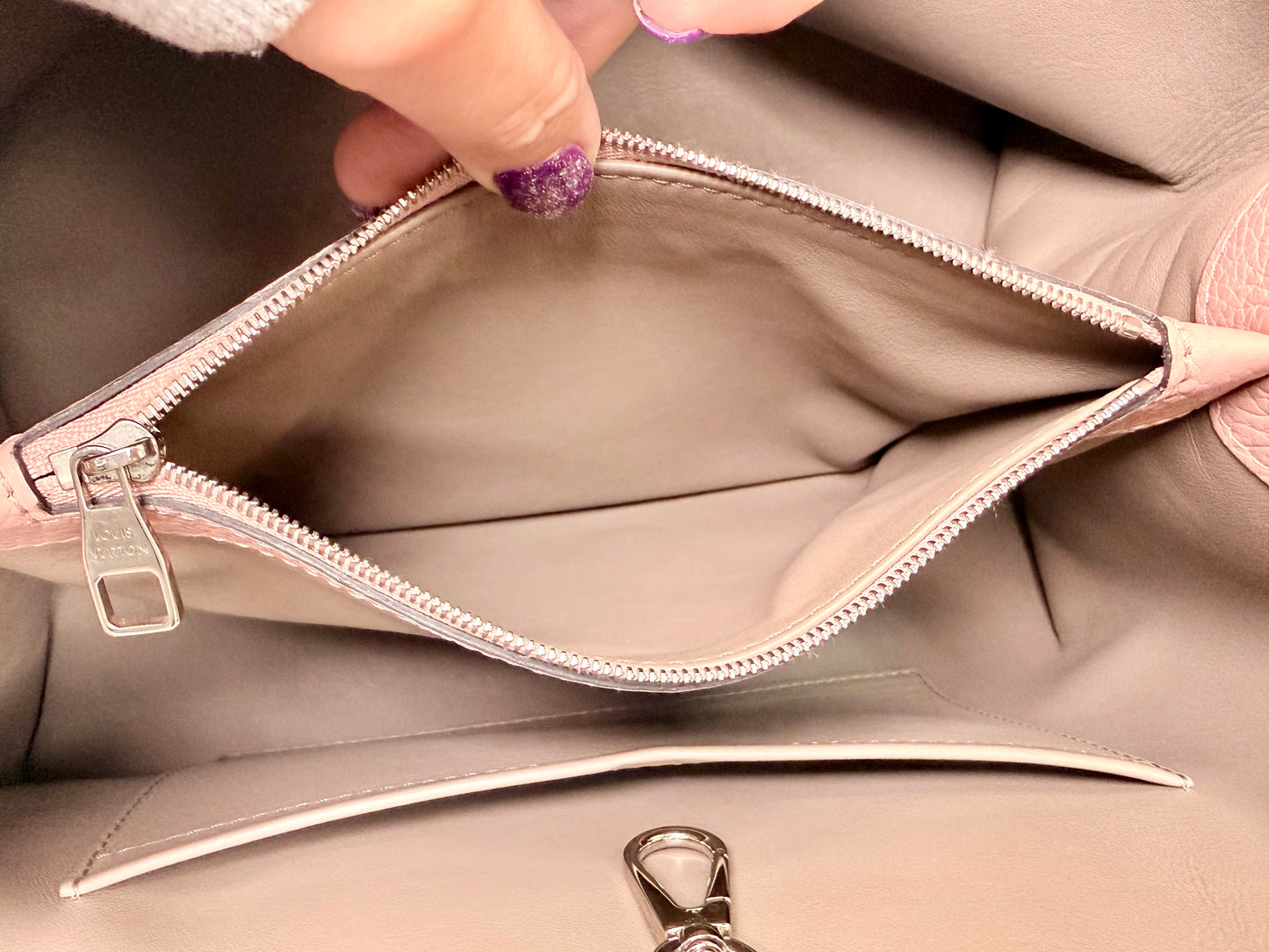 Louis Vuitton Capucines MM (Rose Pink) - Great/Excellent