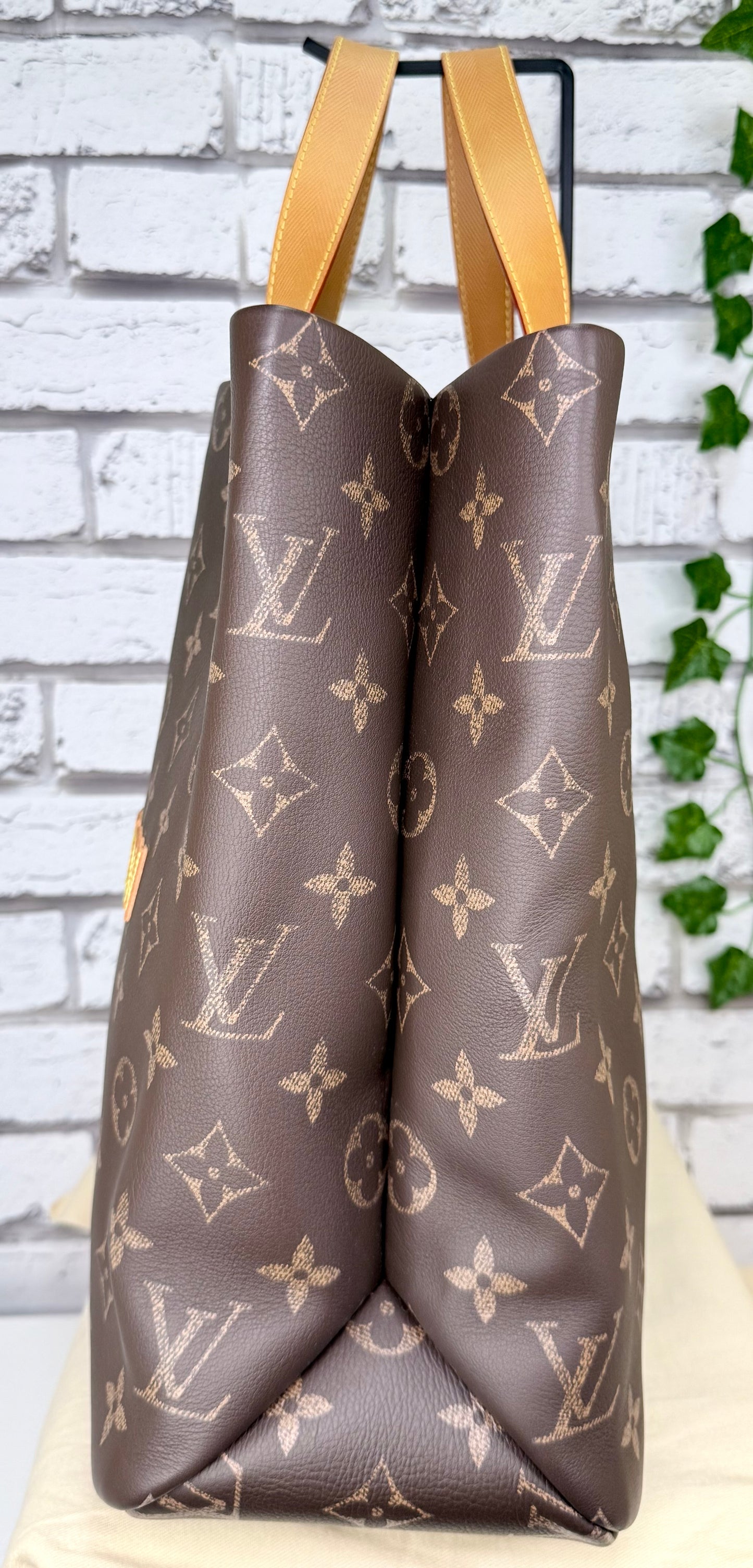 Louis Vuitton Shopper Tote MM (Monogram) - Like New