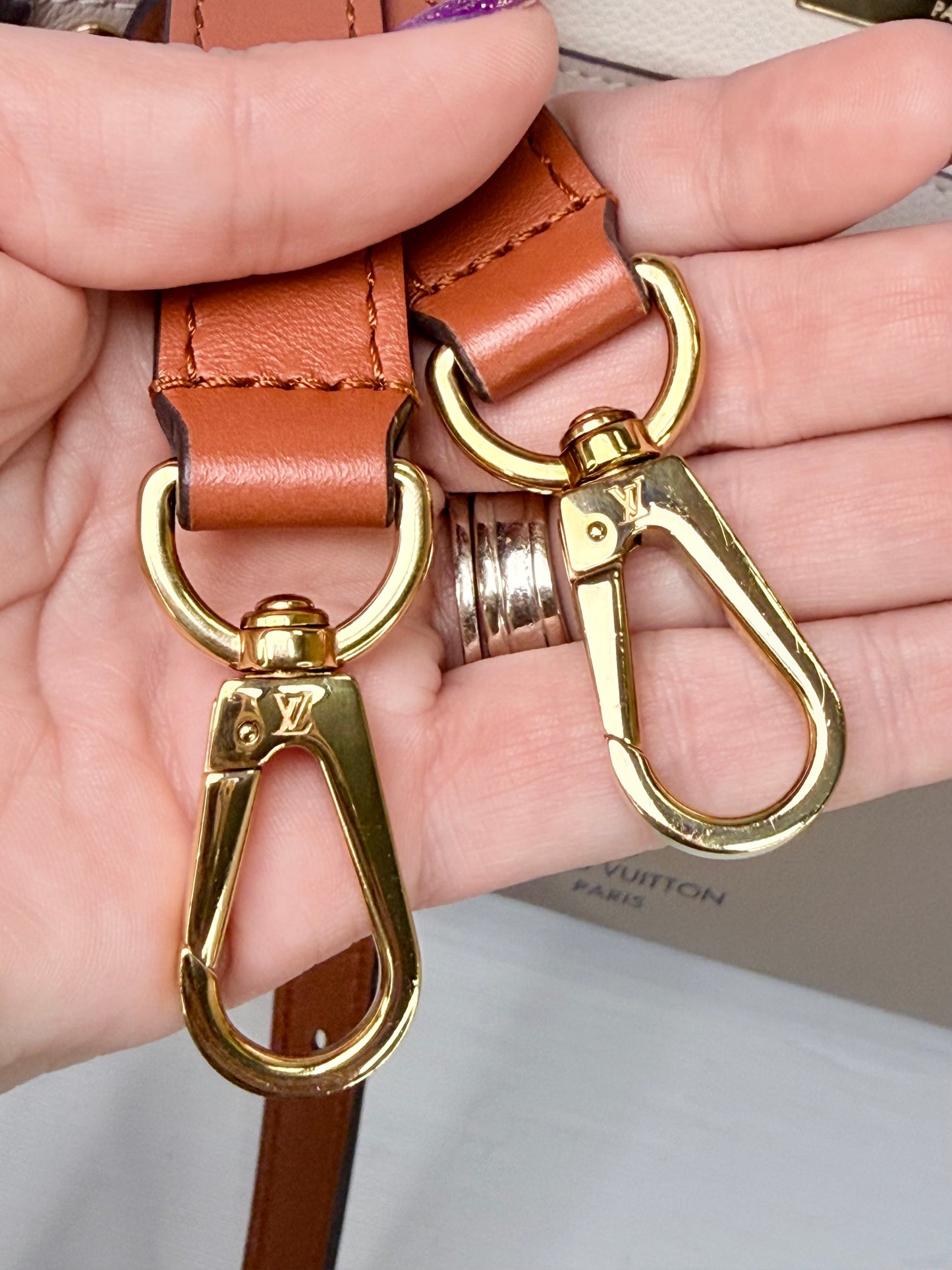 Louis Vuitton On My Side MM (Galet) - Excellent