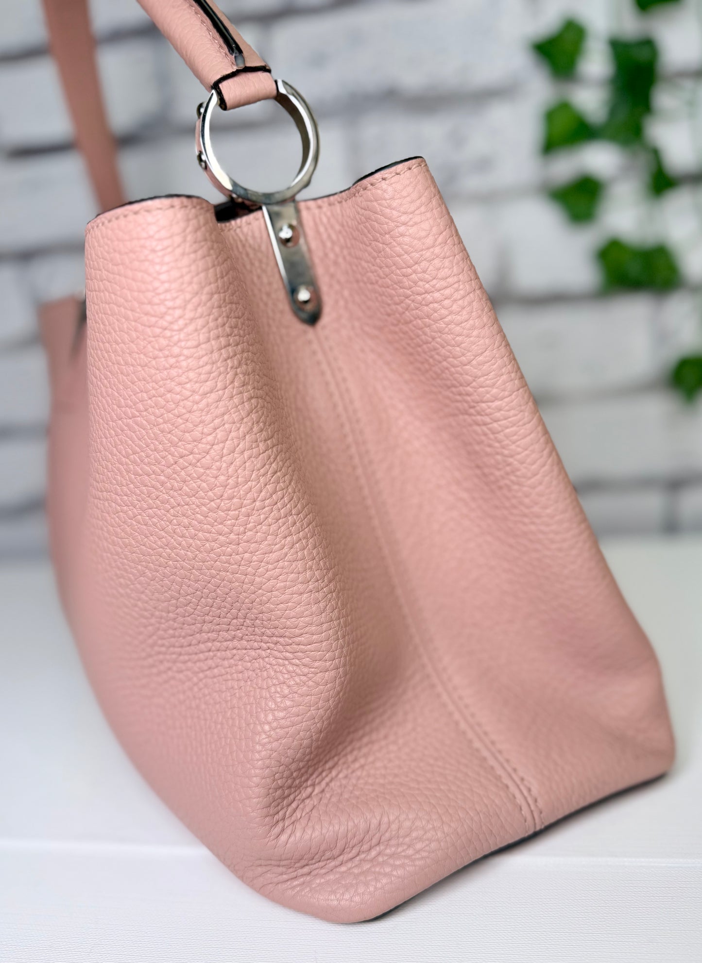 Louis Vuitton Capucines MM (Rose Pink) - Great/Excellent