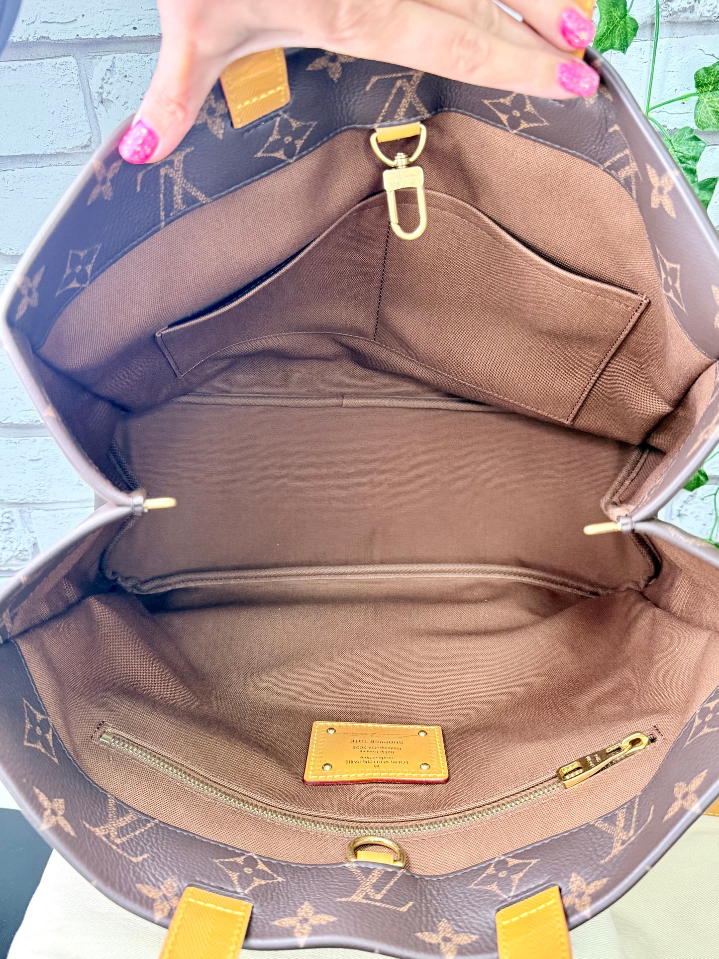 Louis Vuitton Shopper Tote MM (Monogram) - Like New
