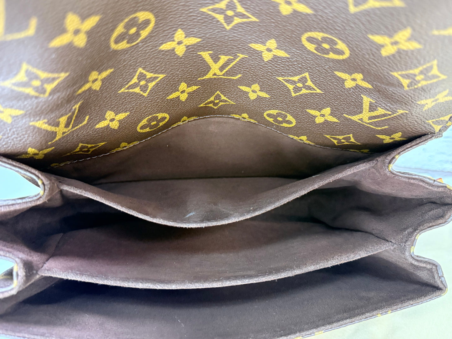 Louis Vuitton Pochette Métis (Monogram) - Great/Excellent