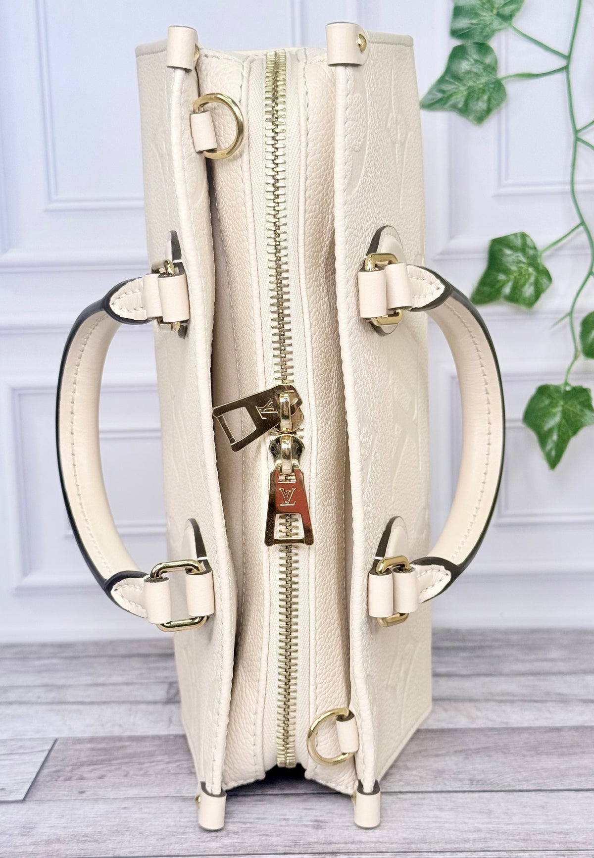 Louis Vuitton Empreinte Leather On The Go East West (Cream) - Like New