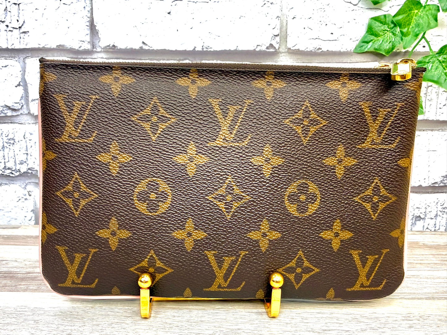 Pre-Owned Louis Vuitton “Blooming Flowers” Double Zip Pochette