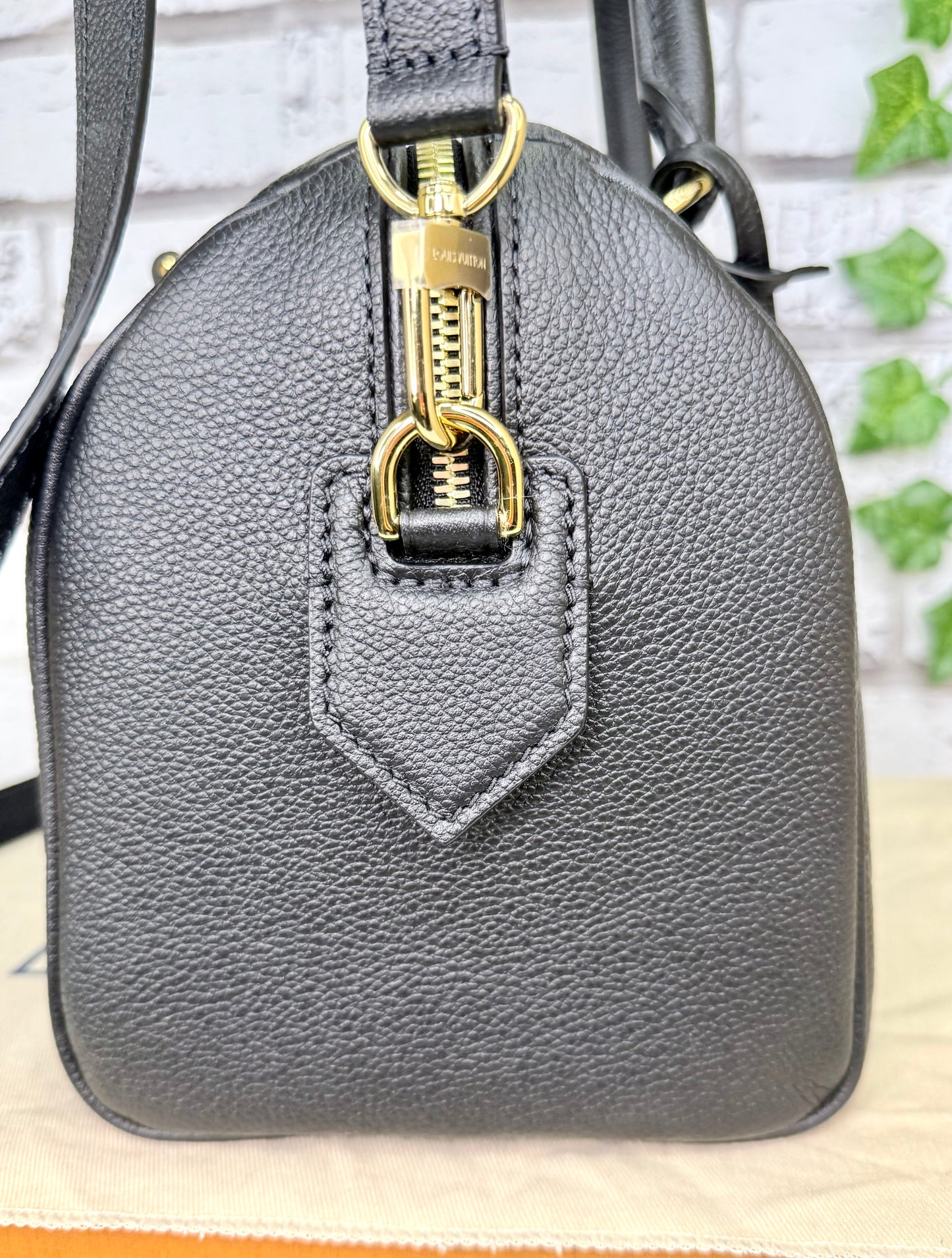 Louis Vuitton Empreinte Leather Speedy 25 Bandouliere (Black) - Pristine
