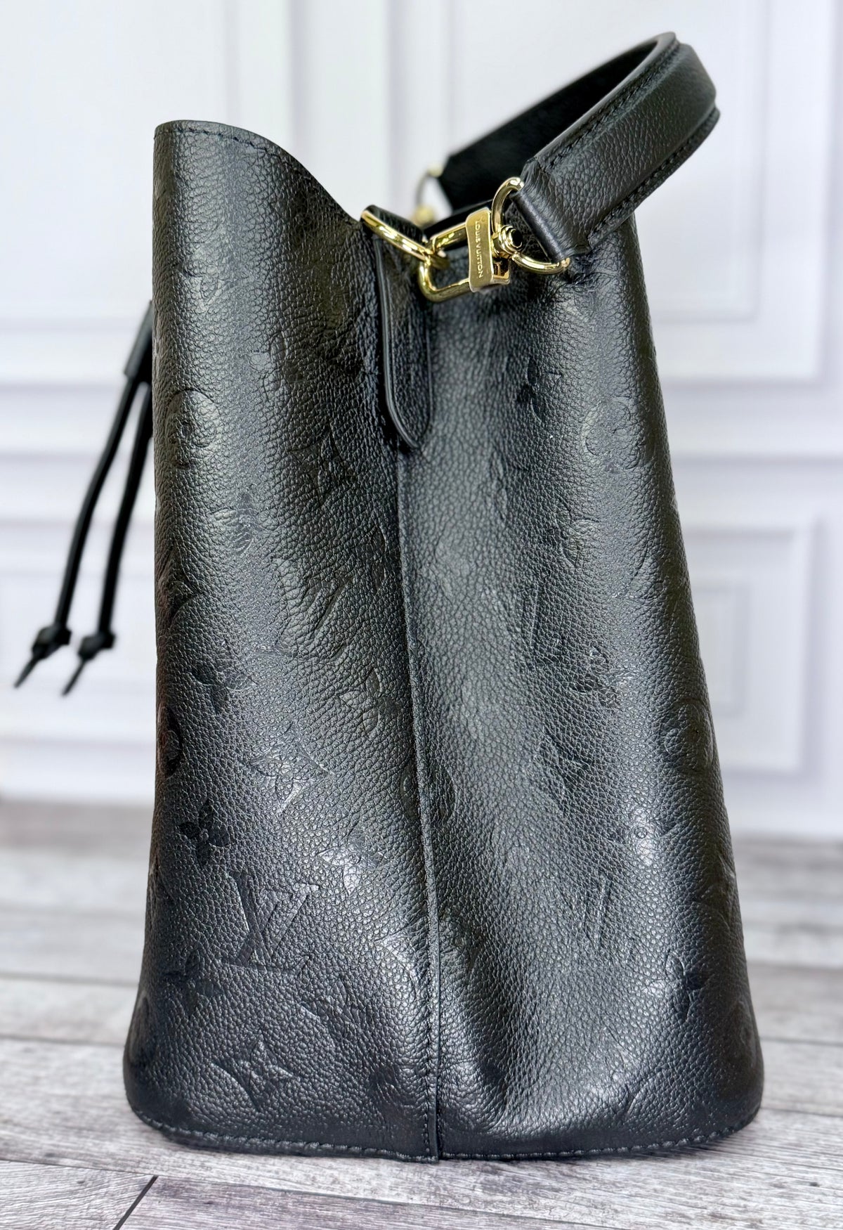 Louis Vuitton Empreinte Leather Neo Noe MM (Black) - Pristine