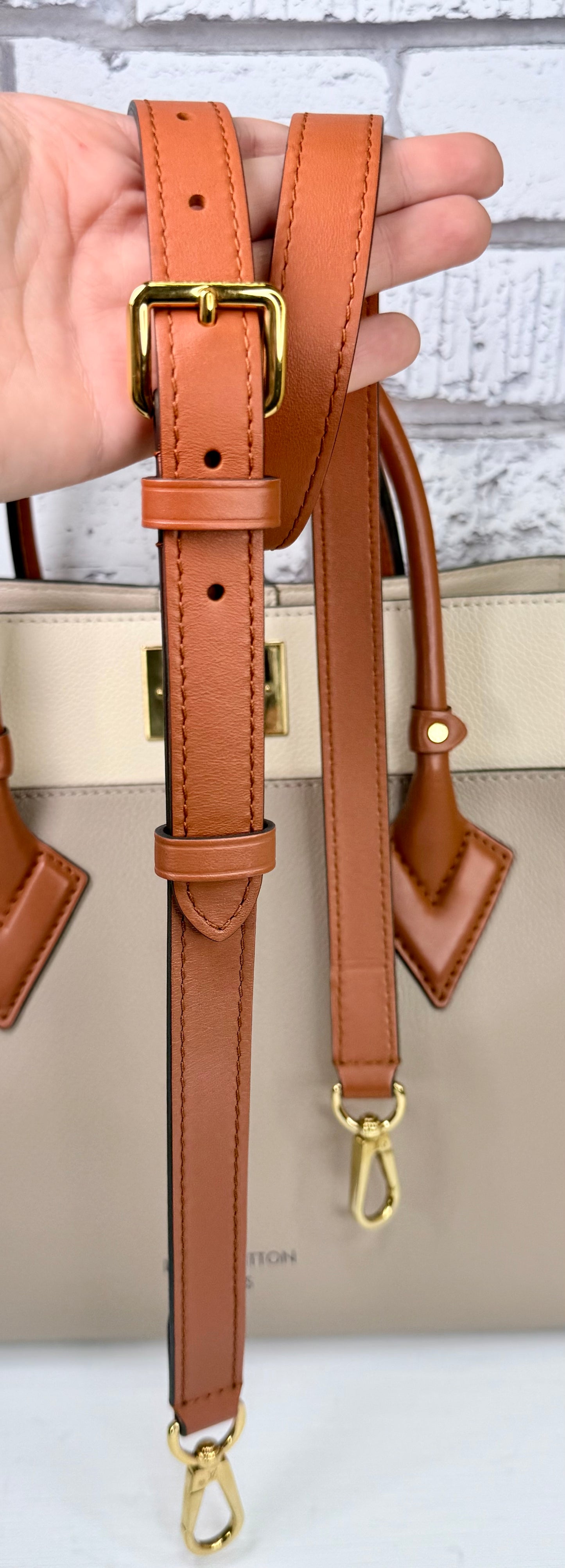 Louis Vuitton On My Side MM (Galet) - Excellent