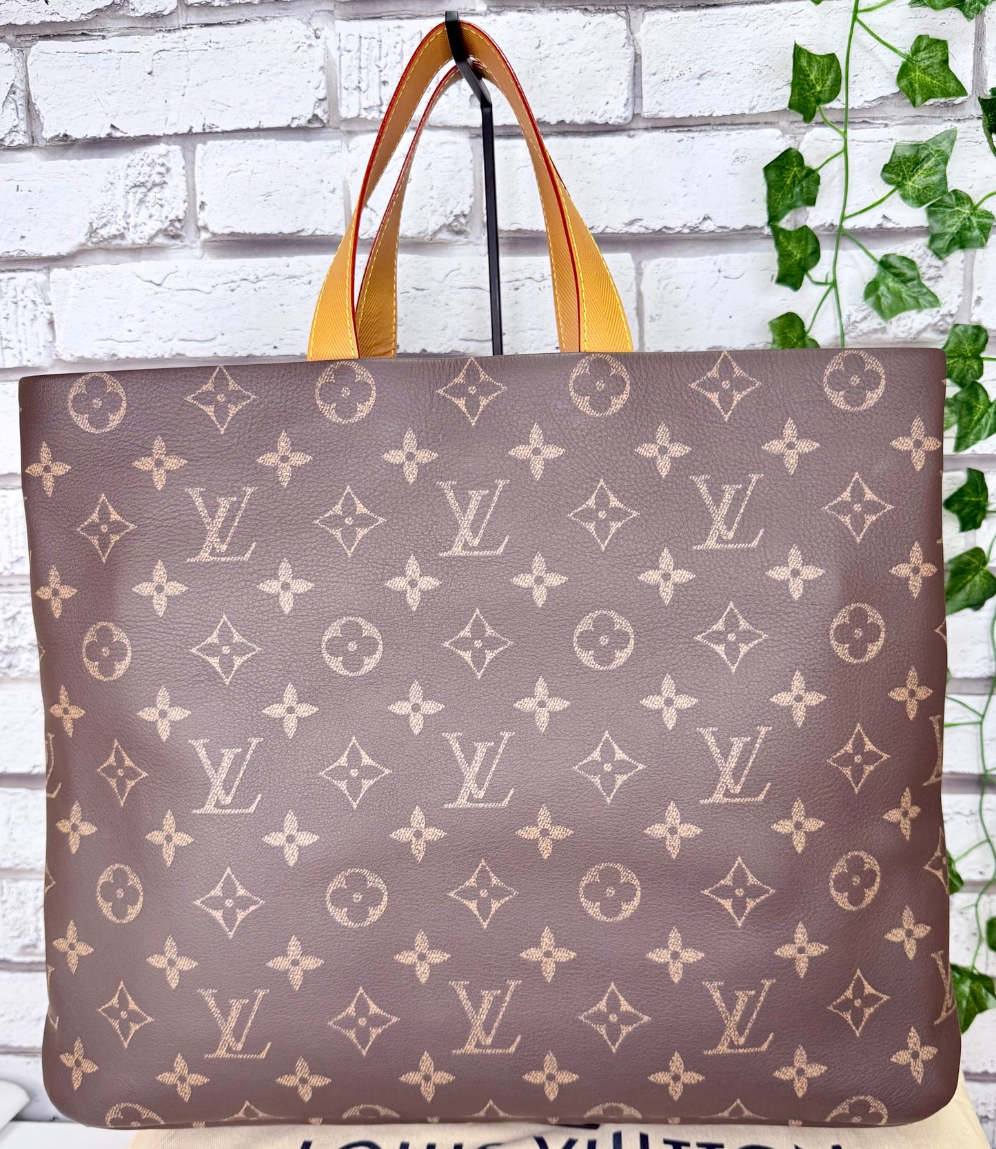Louis Vuitton Shopper Tote MM (Monogram) - Like New