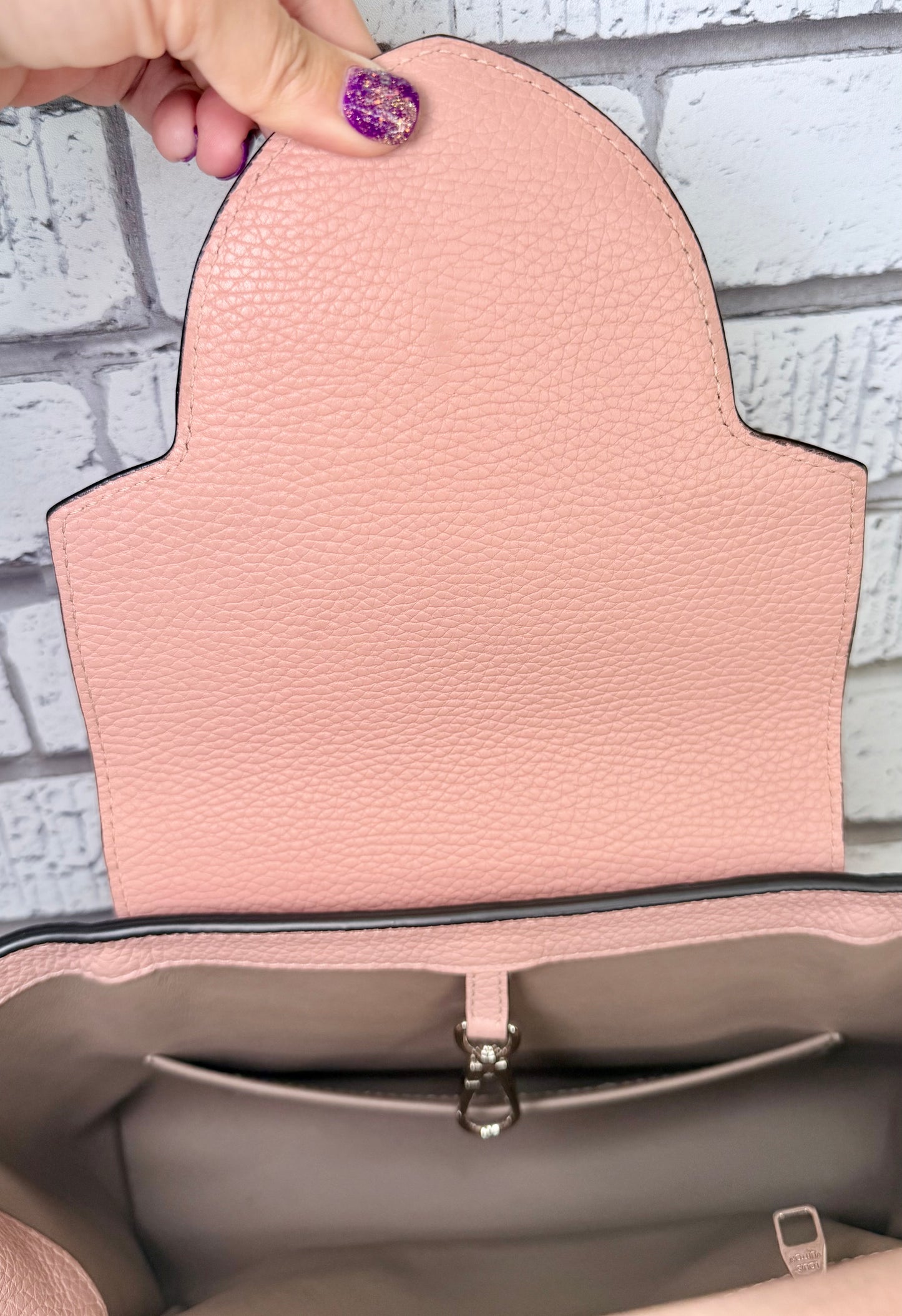 Louis Vuitton Capucines MM (Rose Pink) - Great/Excellent
