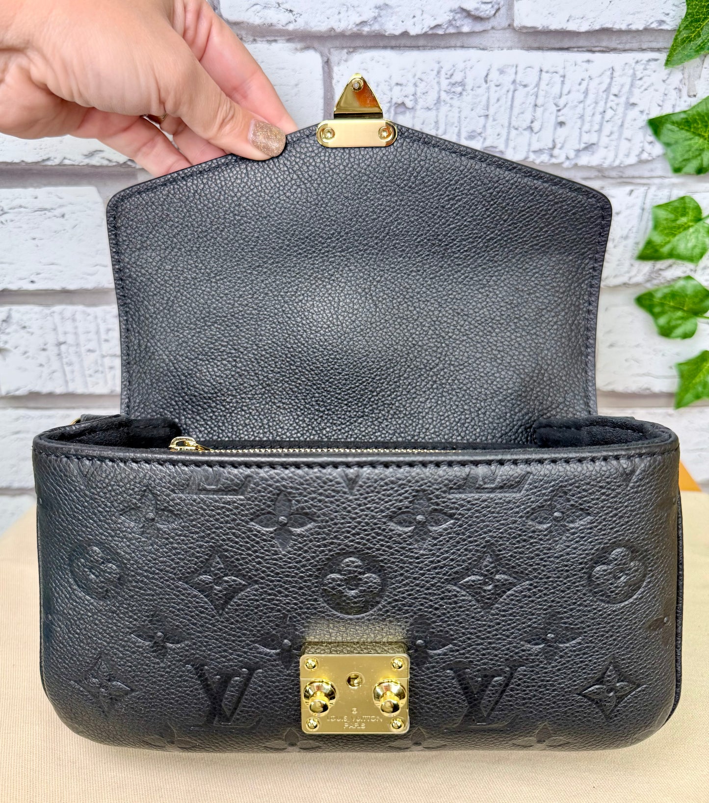 Louis Vuitton Empreinte Leather Metis East West (Black) - Pristine
